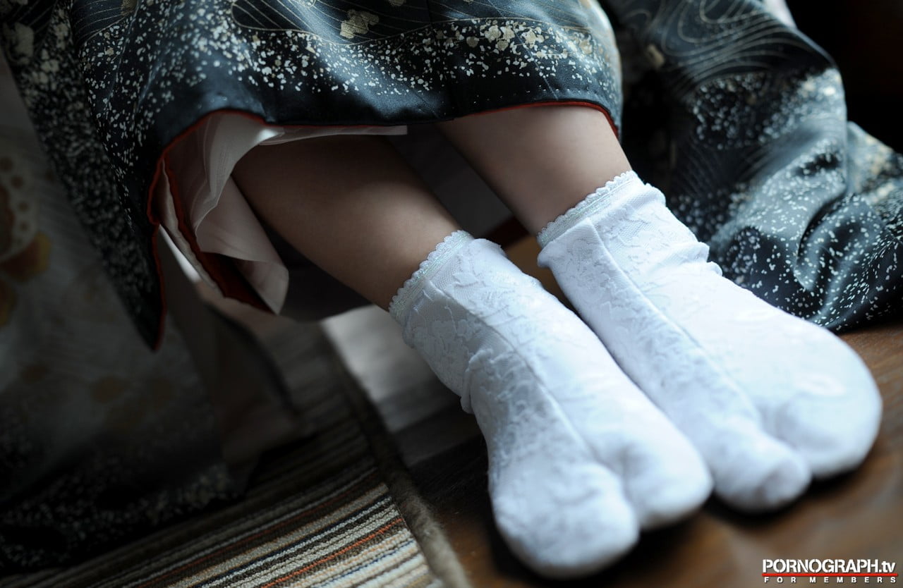 human limb, child, one person, human leg, indoors, women, leather, human body part, lying down, lifestyles, body part, innocence, clothing, slip, baby, HD Wallpaper