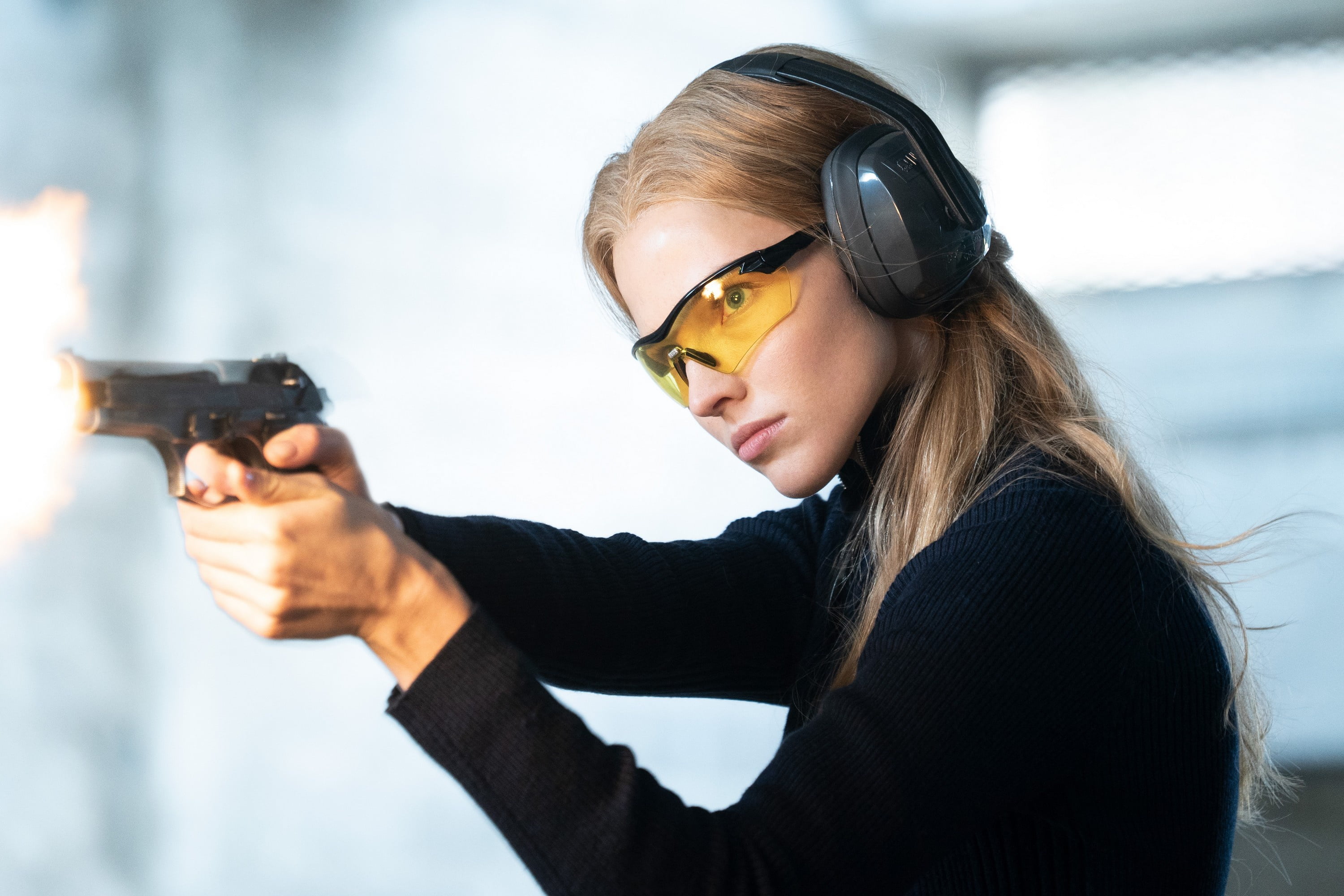 2K, actress., makeup, look, Luc Besson, Anna, gun, glasses, pose, hair, Sasha Luss, HD Wallpaper