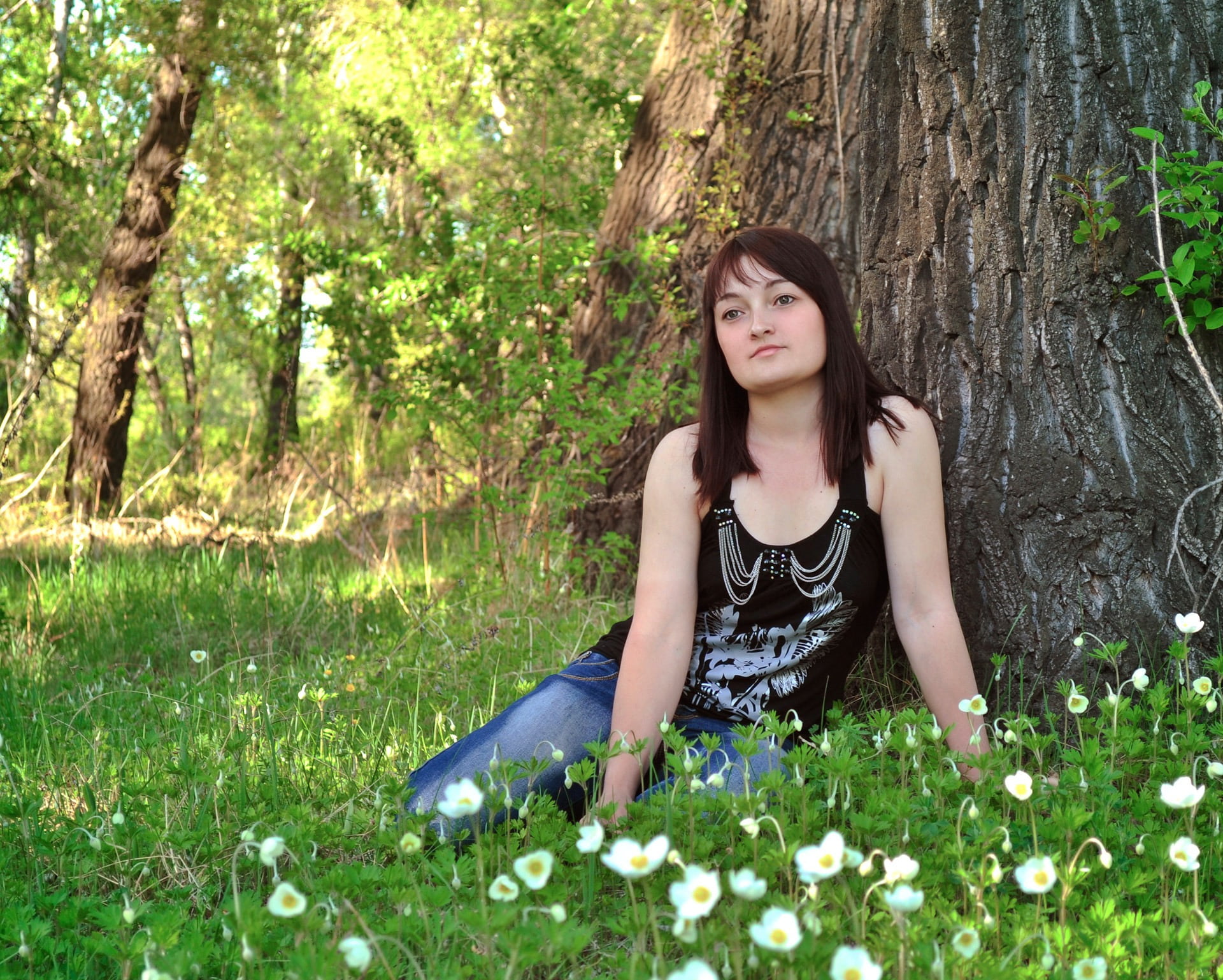 green Color, tank, beauty, summer, casual clothing, beautiful woman, park - Man Made Space, blue, flower, hair, field, adult, real people, relaxation, jeans, HD Wallpaper