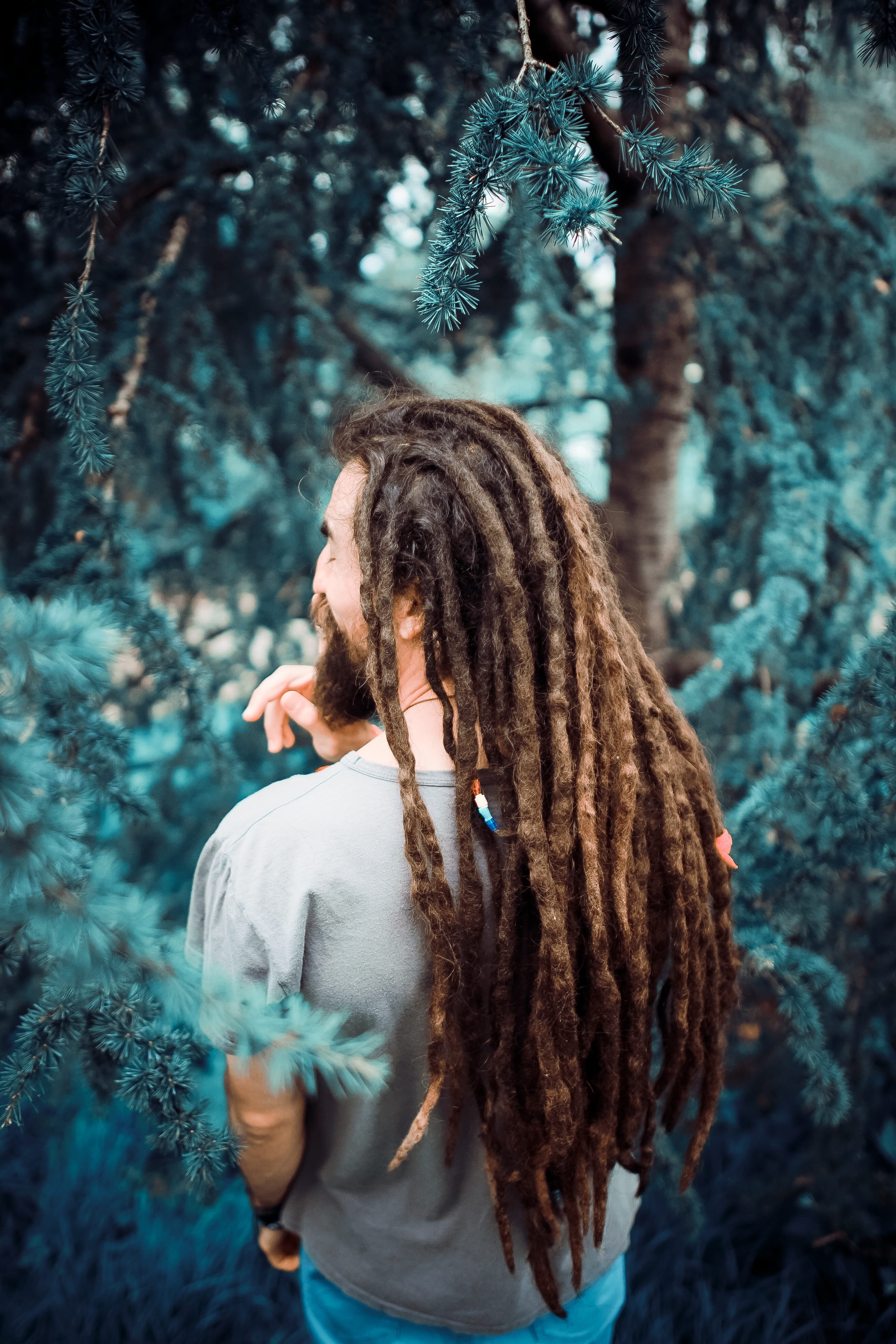 peaceful, couple - relationship, faceless portrait, london, dreadlocks, beautiful woman, land, focus on foreground, long hair, waiting, young adult, woodland, Phone HD Wallpaper