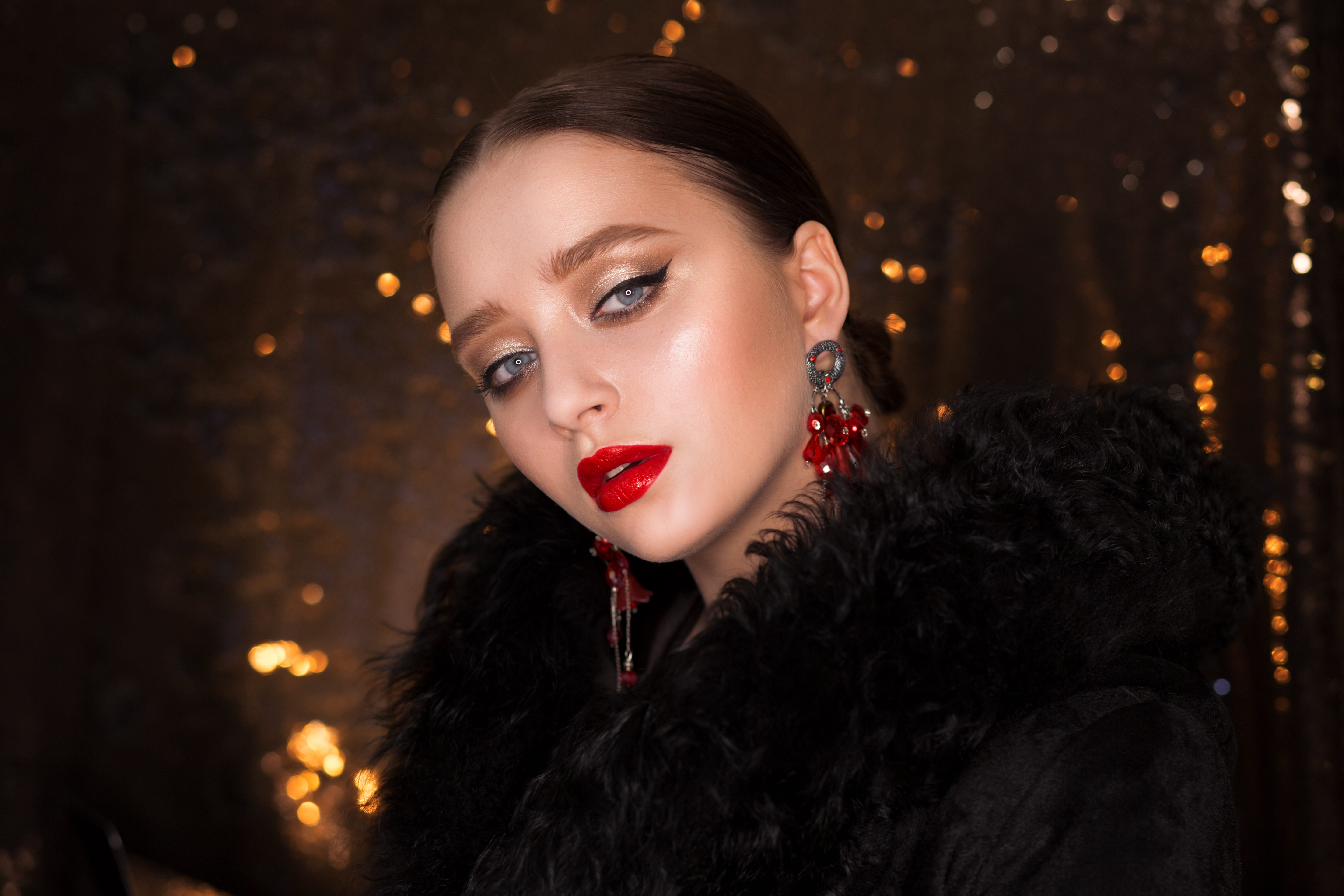 earrings, hair, young adult, style, beautiful woman, red, body part, human face, jewelry, arrow, luxurious, curly hair, cosmetics, views, adult, charm, HD Wallpaper