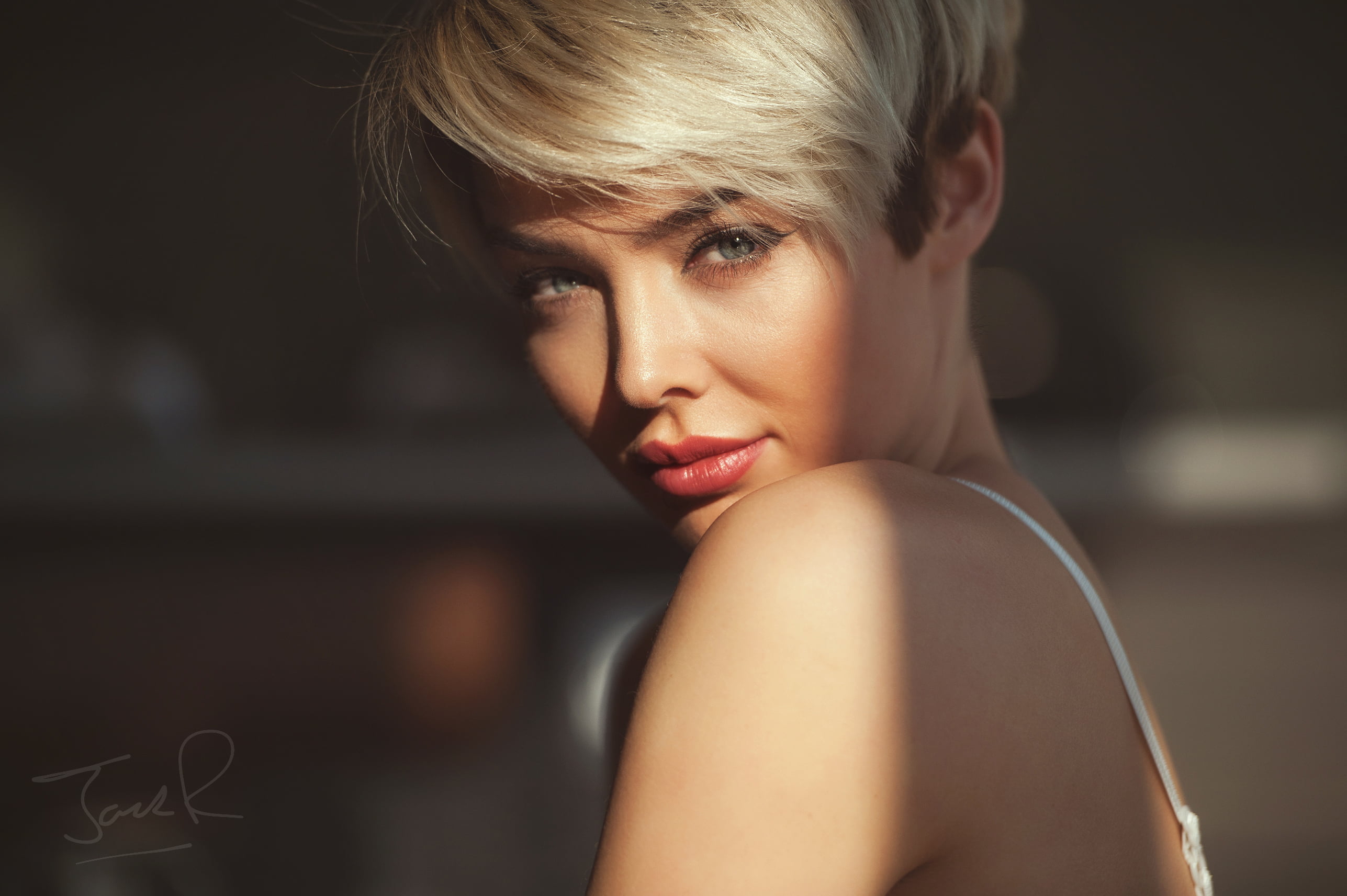hair, headshot, indoors, one person, look, looking at camera, shoulder, 2K, focus on foreground, hairstyle, blonde, portrait, s, adult, beauty, blond hair, HD Wallpaper