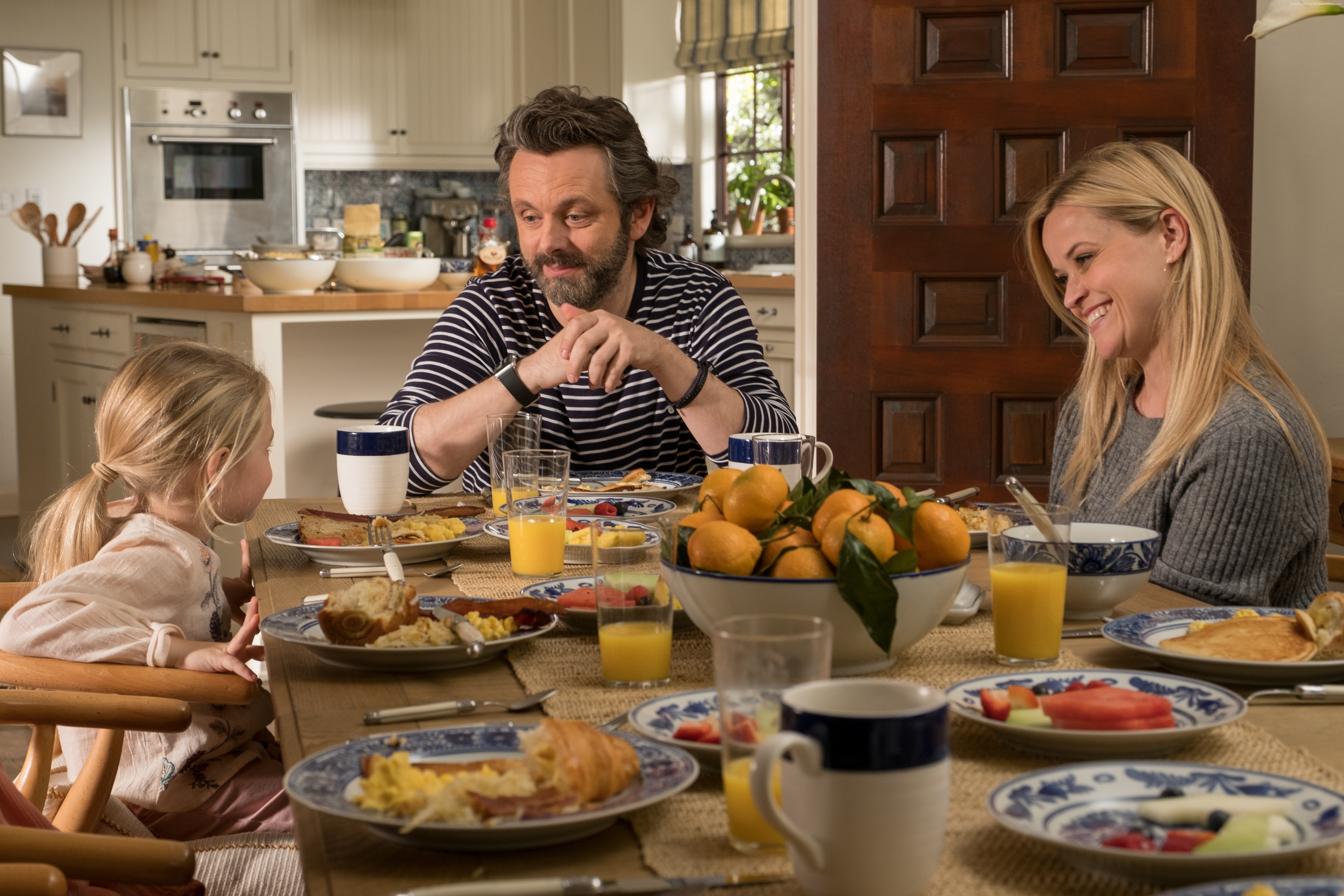Michael Sheen, smiling, 5K, food and drink, meal, lifestyles, daughter, drink, adult, males, men, morning, mid adult, Home Again, women, females, sitting, HD Wallpaper