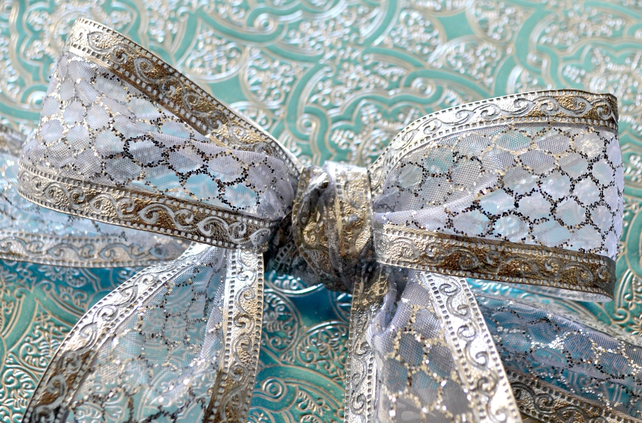 textile, white, shiny, insect, animals in the wild, gift, 1080P, seasonal, surprise, blue, sheen, close-up, card, present, fashion, art and craft, bow, HD Wallpaper