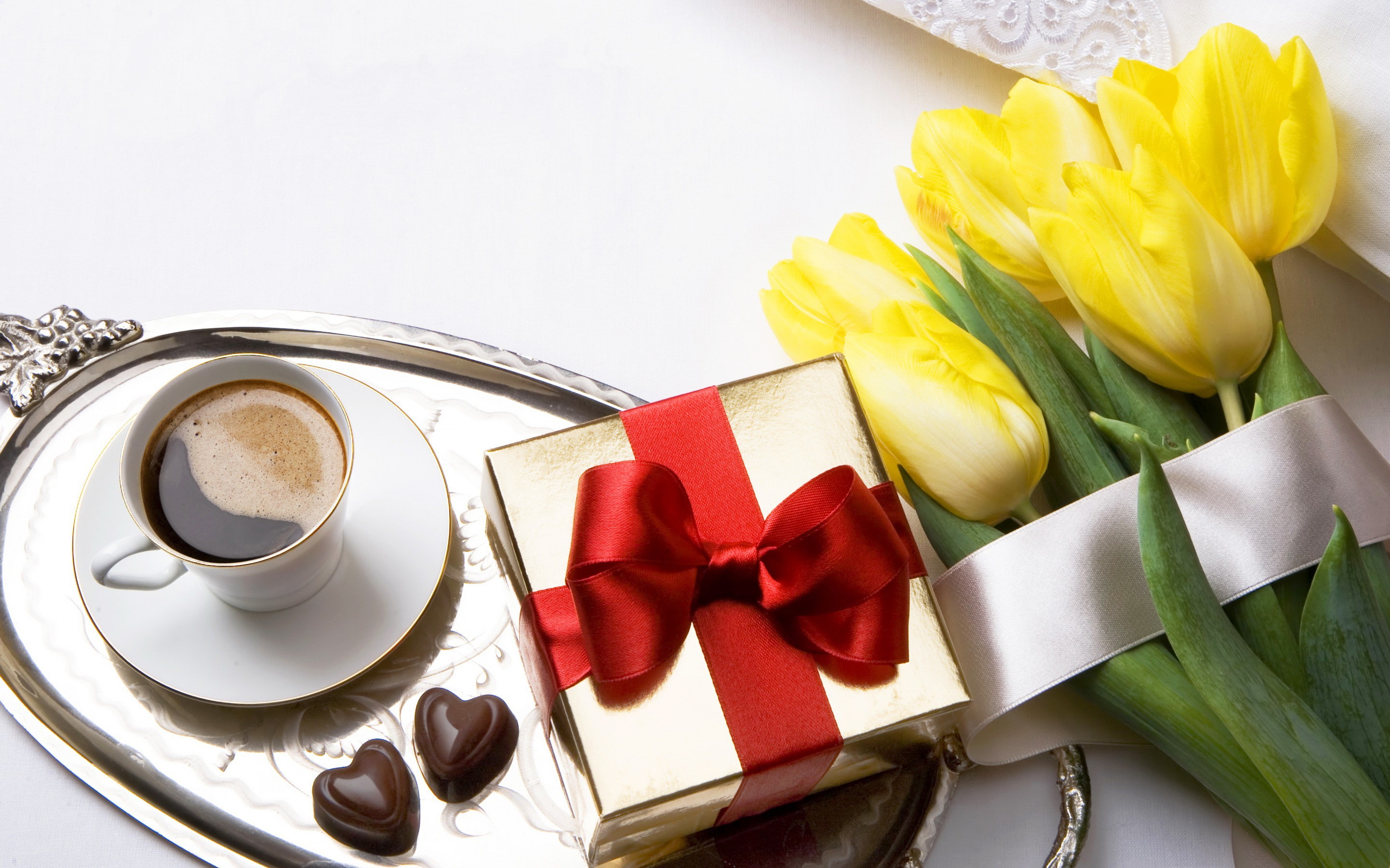 tulips, candy, valentines, coffee, day, black, 2K, Love, romance, yellow, romantic, gift, valentines day, HD Wallpaper