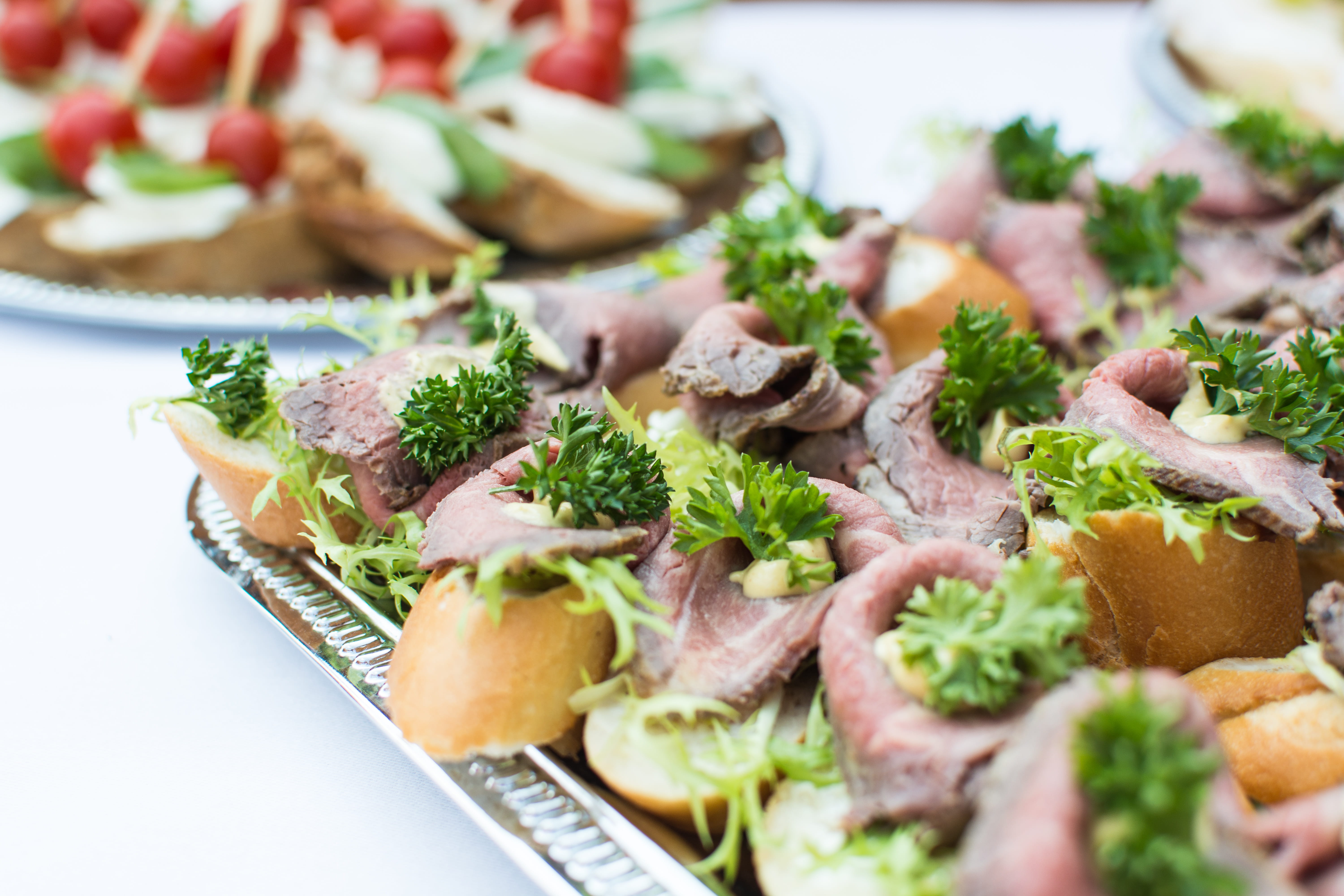 garnish, dinner, table, 5K, close-up, meal, indoors, Celebration, roastbeef, appetizer, selective focus, serving size, gourmet, temptation, snack, food And Drink, HD Wallpaper