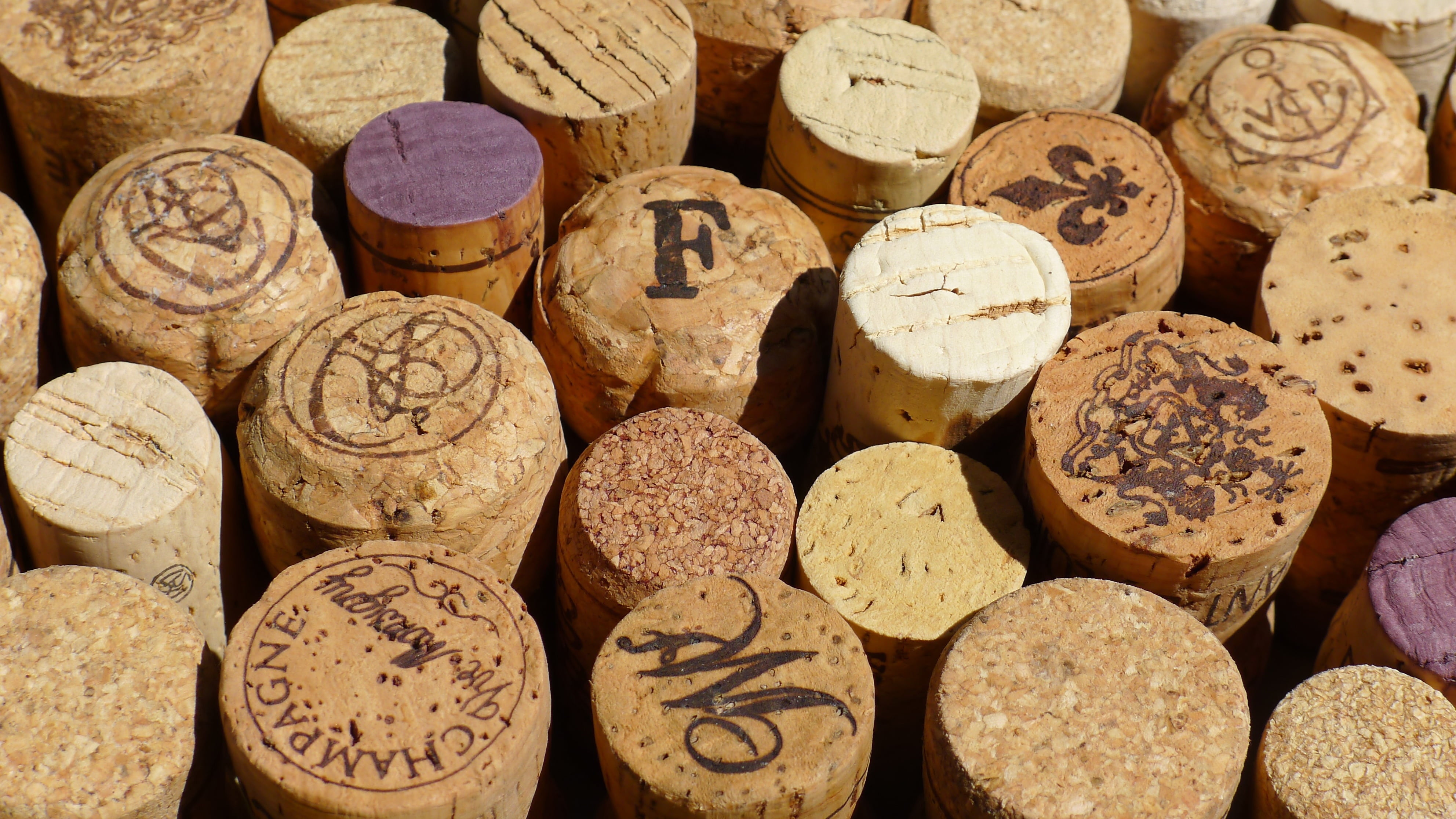 brown, abundance, decor, choice, large group of objects, cellar, backgrounds, arrangement, food and drink, variation, cork, wood, bottle, wine bottle, drinking, HD Wallpaper