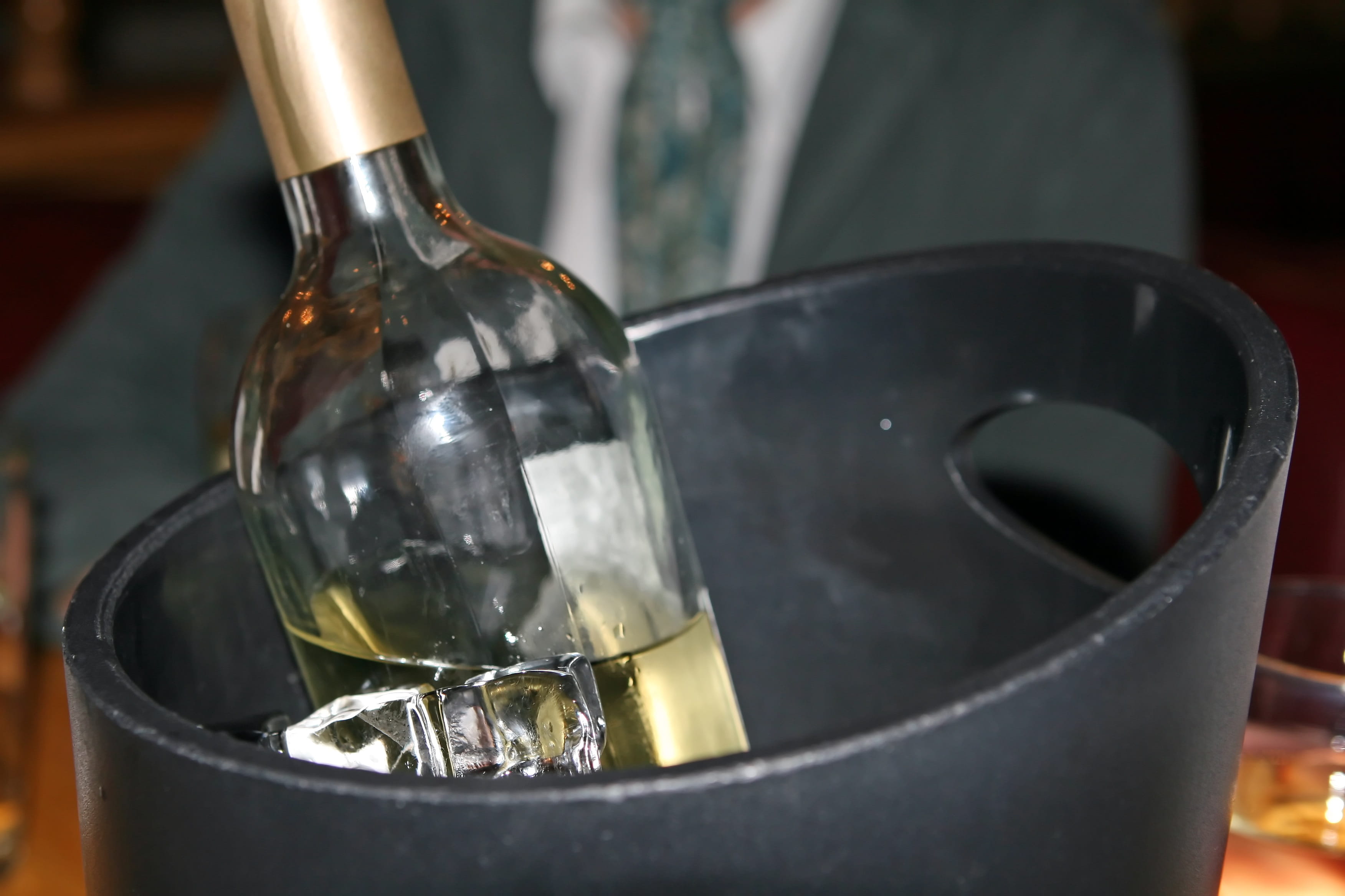 fizzy, close-up, celebrate, wedding, beverage, liquor, champagne, liquid, romance, drunk, cheers, indoors, refreshment, cellar, bar, drink, food, wine bottle, HD Wallpaper