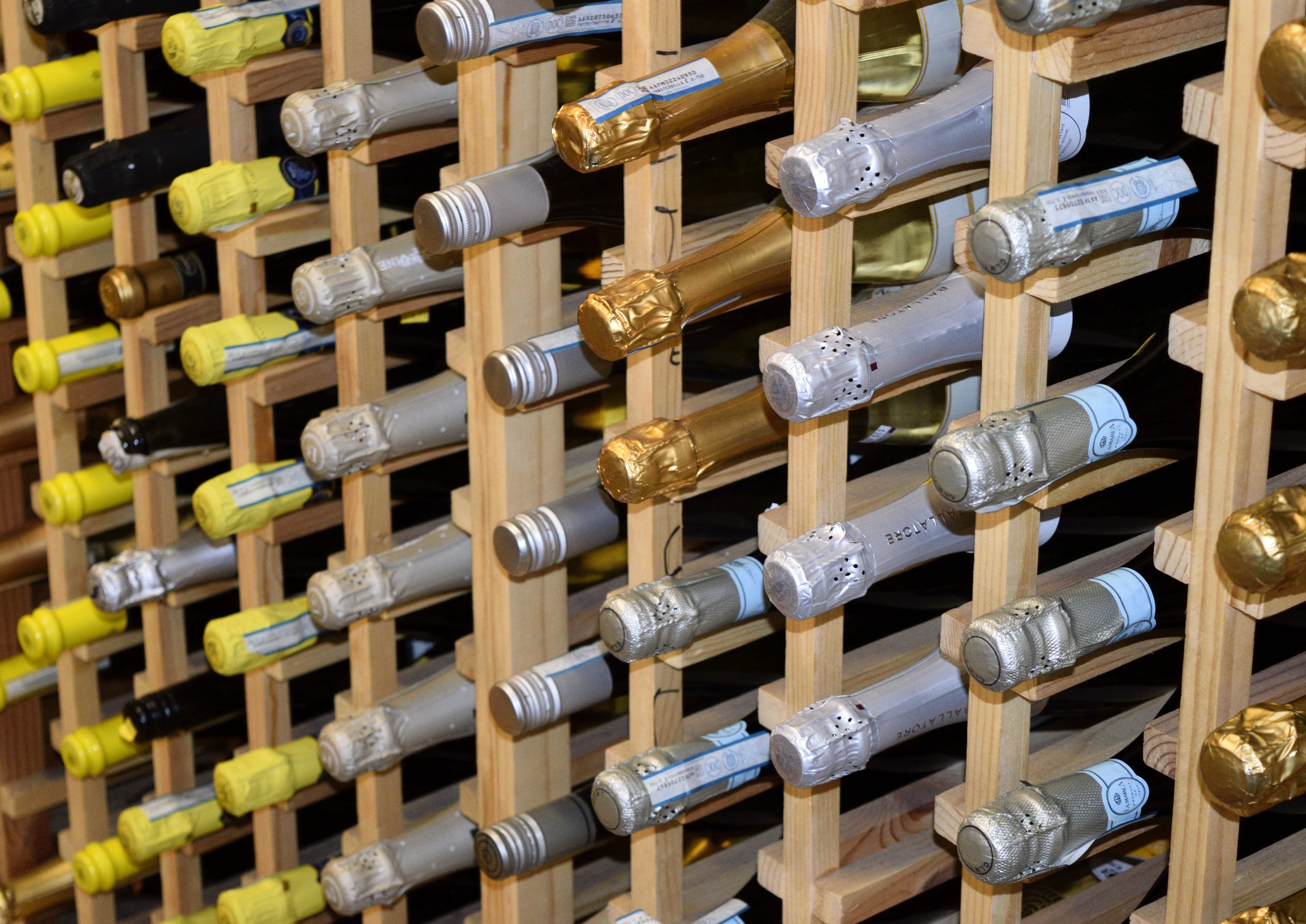 champagne glasses, still life, cellar, backgrounds, wedding, Bottles, no people, displayed, luxury, champagne bubbles, close-up, celebrate, rack, pattern, HD Wallpaper