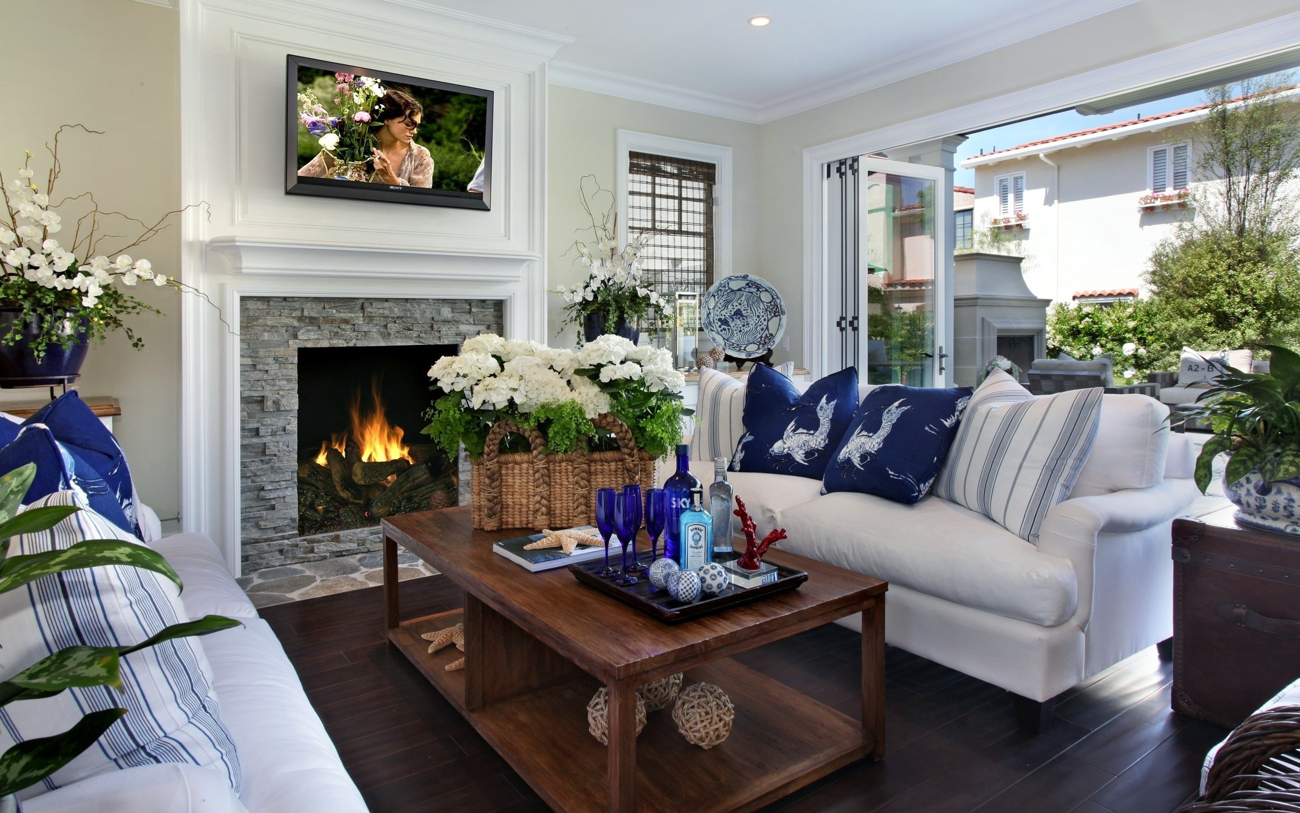 TV, fireplace, 2K, room, interior, plasma, pillow, booze, the home comfort., table, sofas, flowers, HD Wallpaper