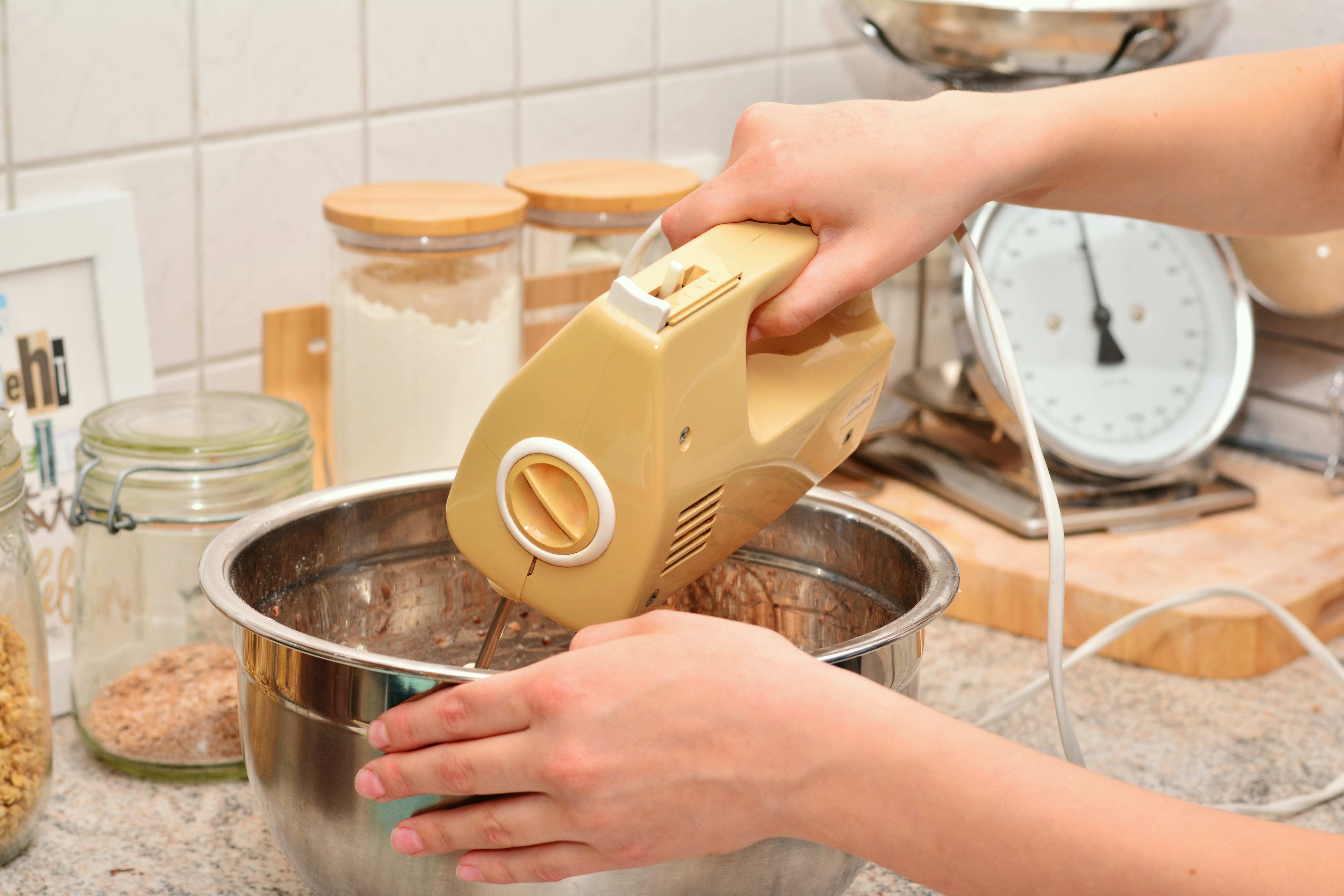 domestic kitchen, nutrition, food, food and drink, electric, women, one person, indoors, bowl, cake, household equipment, home, gray, man, bake a cake, HD Wallpaper