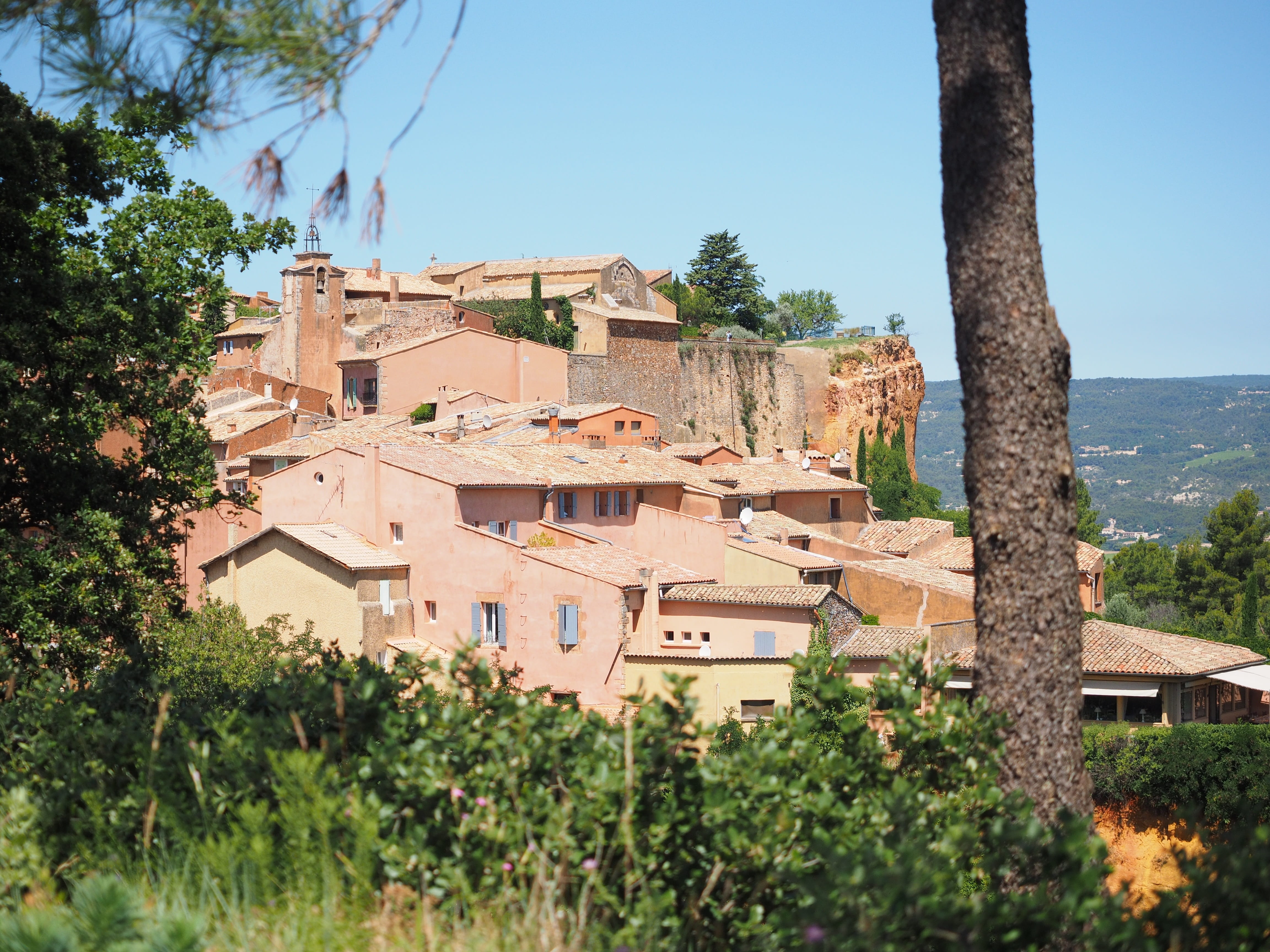 village, tree trunk, building, residential district, town, community, department of vaucluse, townscape, tree, architecture, roussillon, outdoors, growth, HD Wallpaper
