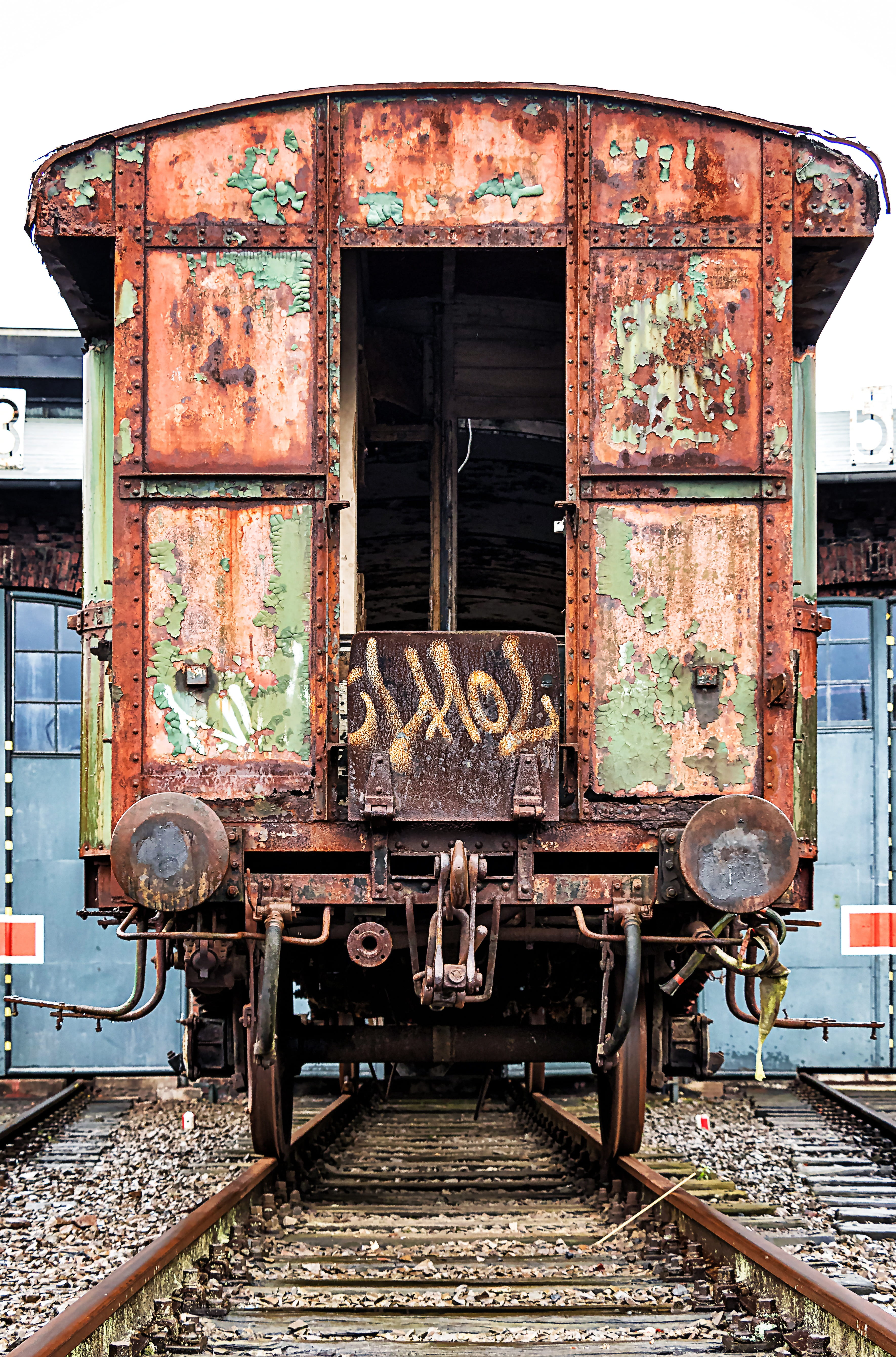 obsolete, 5K, wagon, damaged, architecture, shunting yard, public transportation, railroad car, deterioration, rail traffic, lost places, railway, train, Phone HD Wallpaper