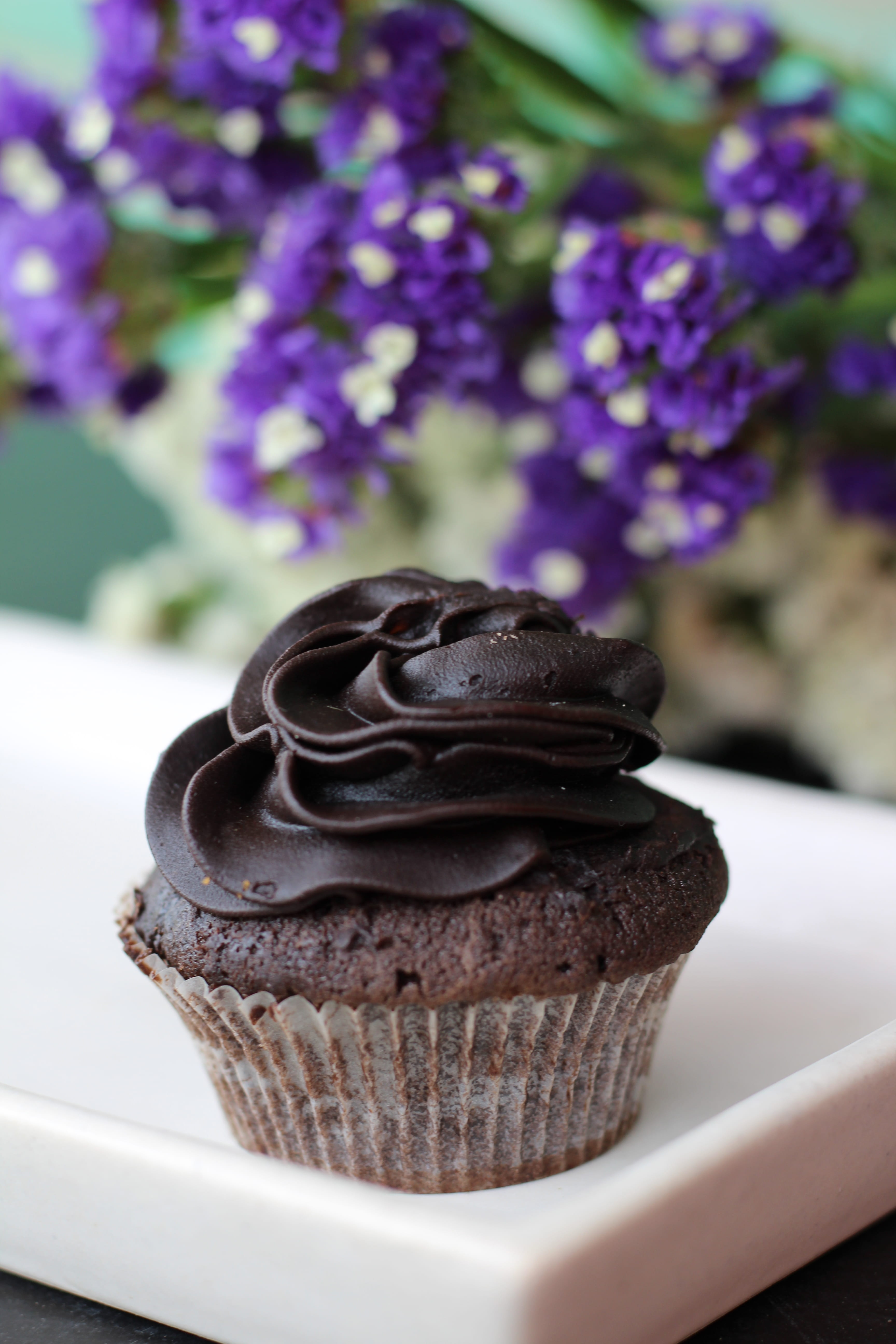 baking, chocolate, close, close-up, sweet food, bakery, 5K, pastry, food and drink, yummy, flowering plant, baked, focus on foreground, icing, freshness, Phone HD Wallpaper