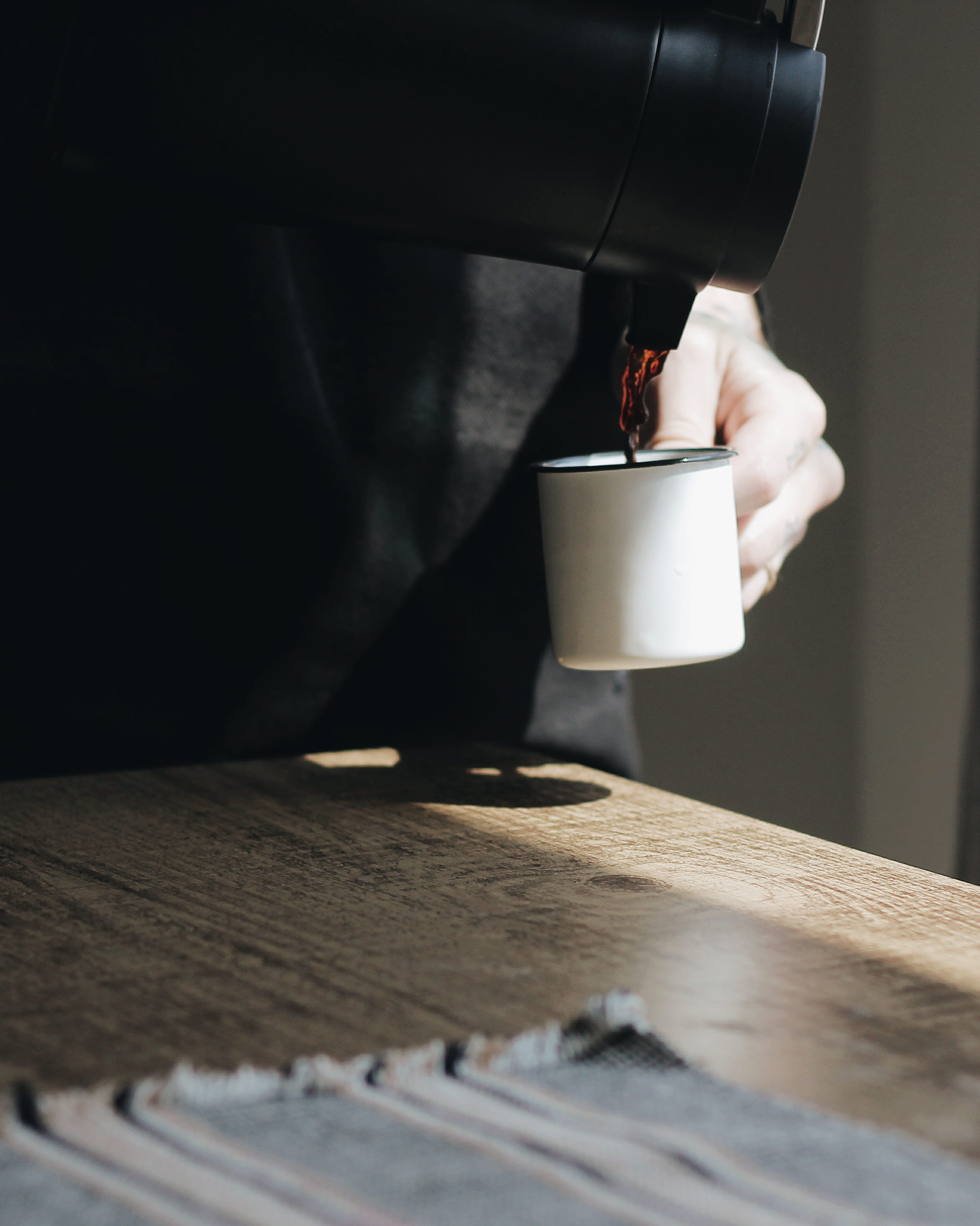 human hand, wooden, simple, pouring, teapot, minimal, table, morning, coffee - drink, tea, mug, white mug, 2K, food and drink, real people, holding, beverage, Phone HD Wallpaper