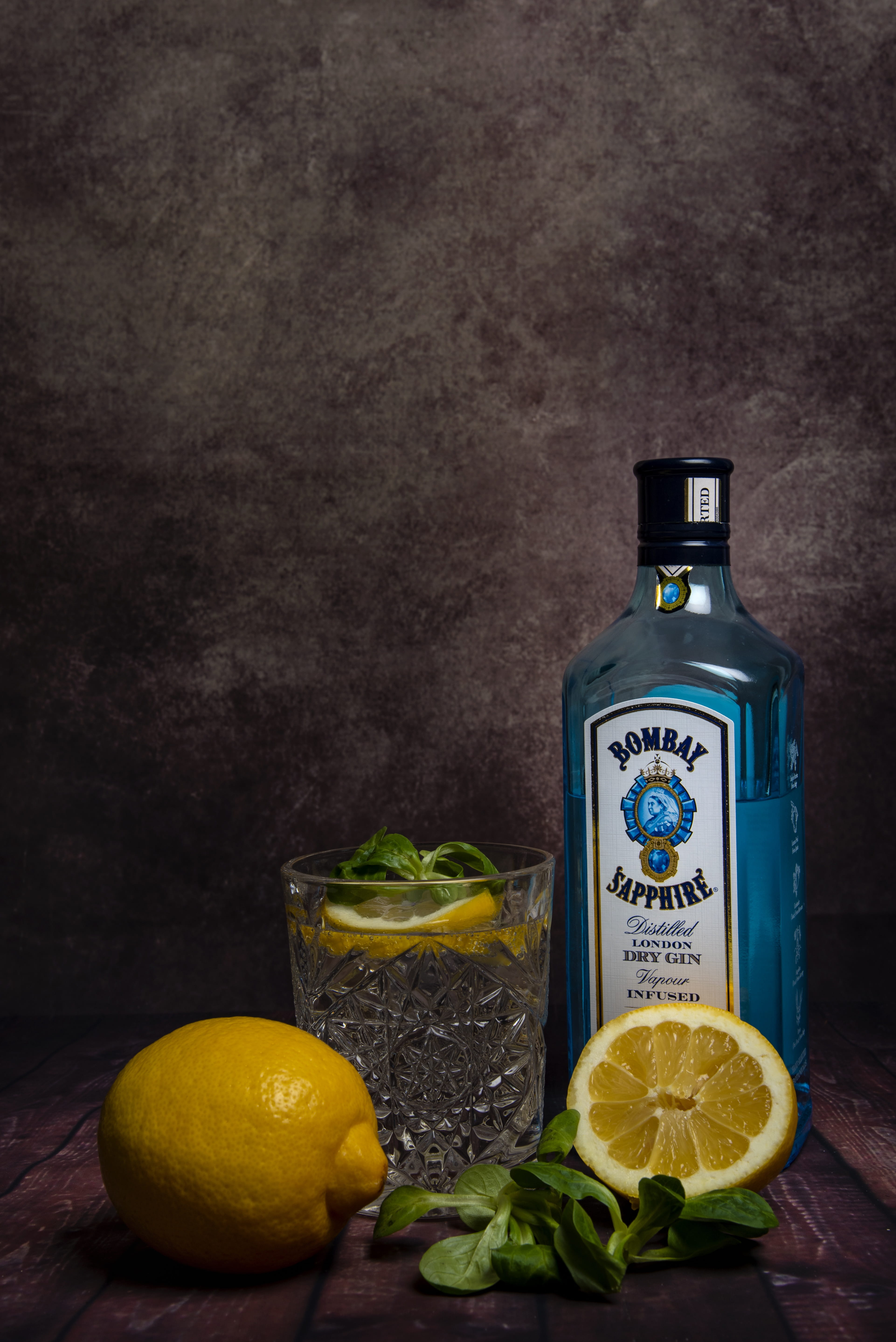 freshness, citrus fruit, decoration, refreshment, 5K, gin, indoors, pub, fruit, studio shot, container, wellbeing, food, food and drink, lemon, glass, Phone HD Wallpaper