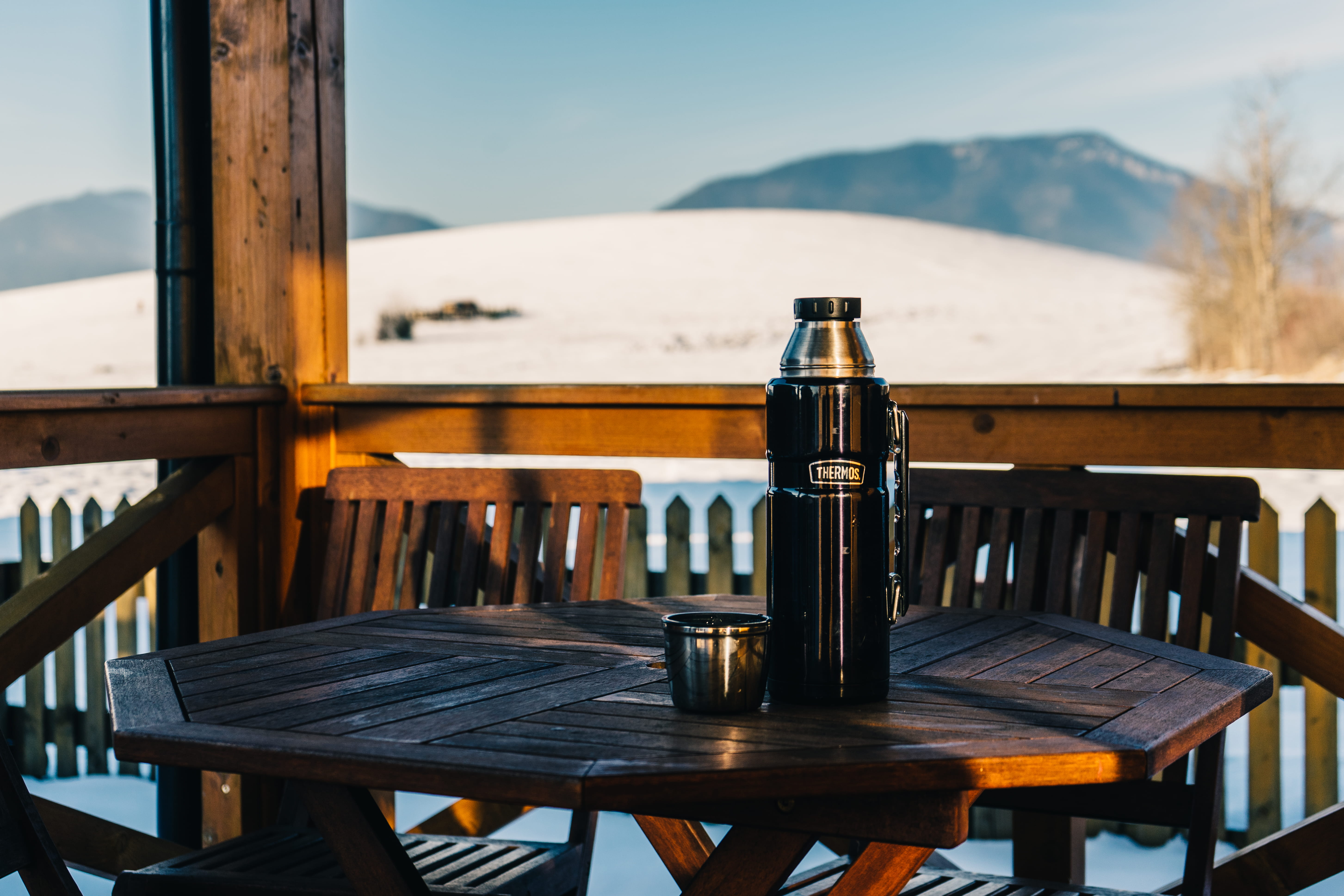 coffee, glass - material, table, patio, no people, chair, travel, restaurant, outdoors, empty, glass, thermos, seat, flask, business, beauty in nature, HD Wallpaper