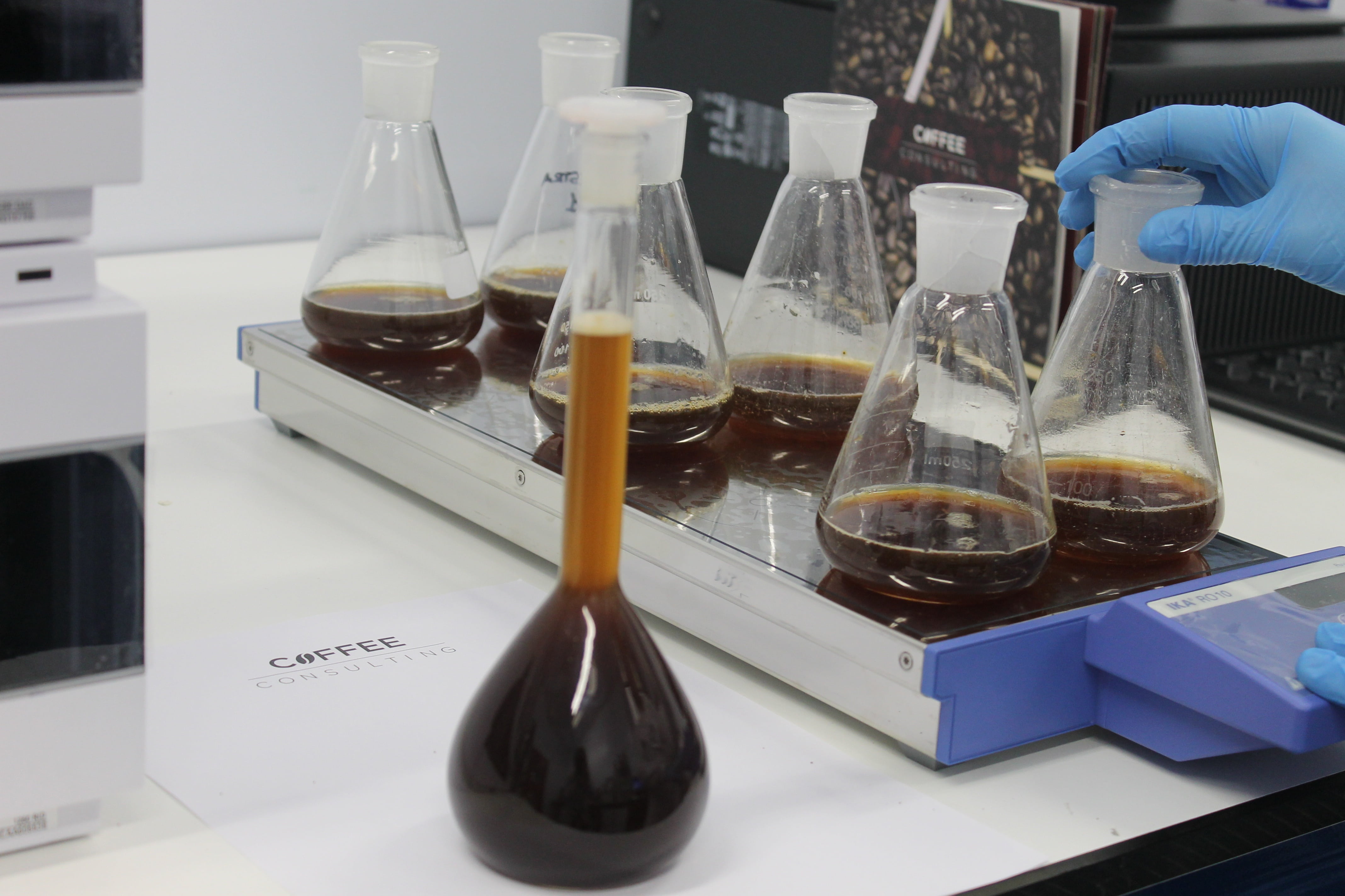 s, one person, medical research, indoors, quality, container, consulting, erlenmeyer, several, glass, 4K, science, human hand, flasks, scientific experiment, HD Wallpaper
