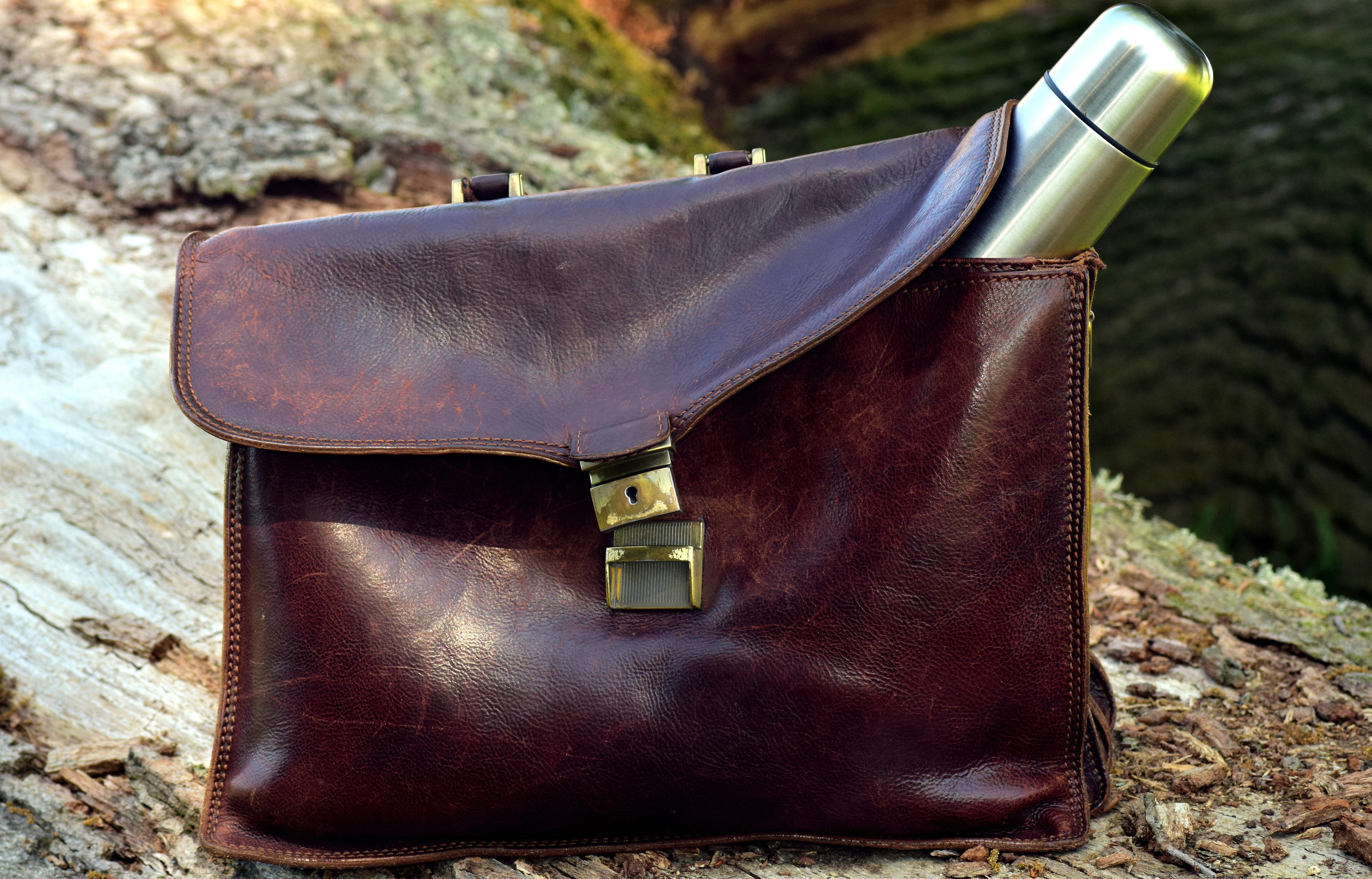 sunlight, flask, thermos, luggage, brown, publication, trunk, leather case, Leather, damaged, abandoned, daytime, vacuum, focus on foreground, old, Bag, HD Wallpaper