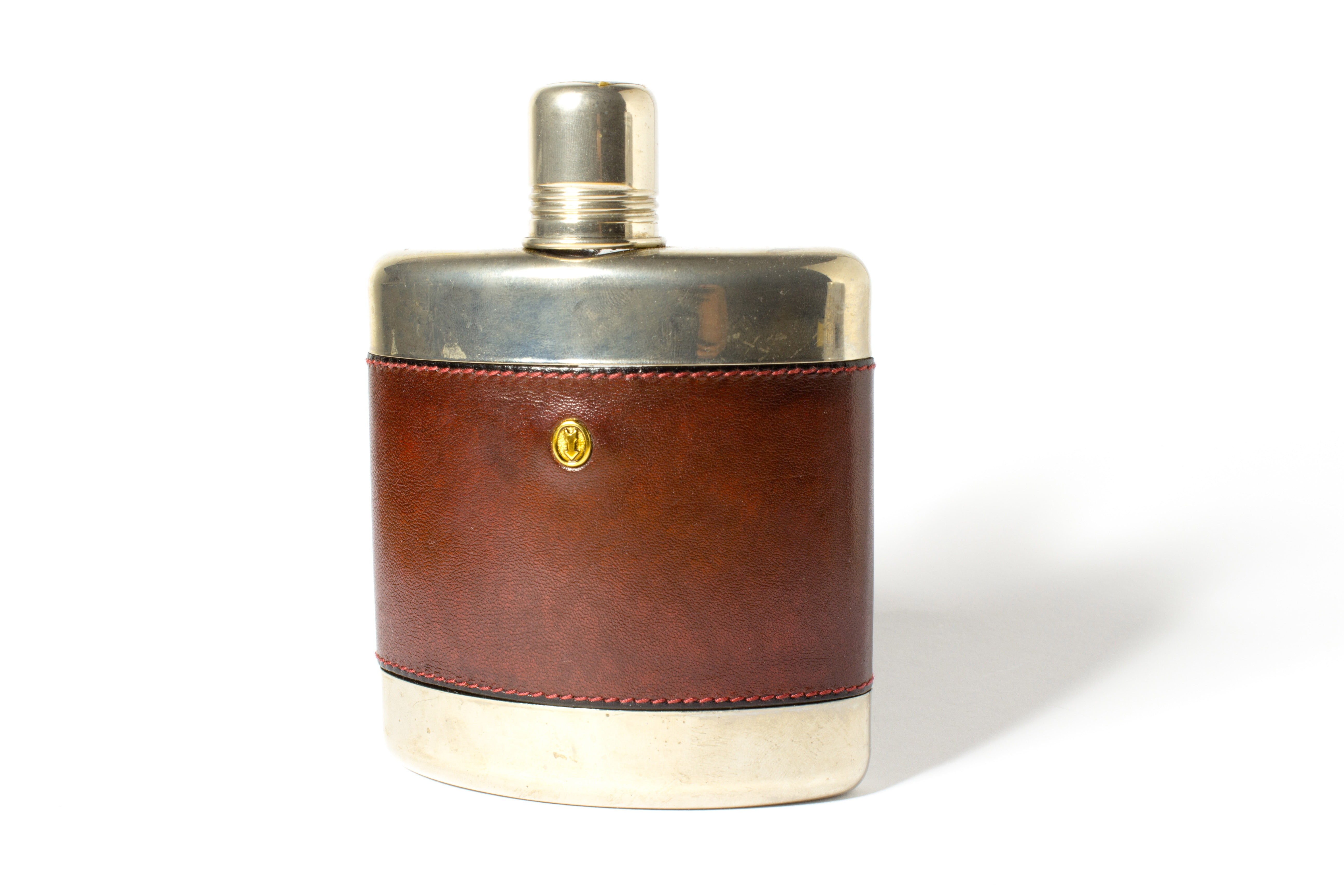 alk, alcohol abuse, single object, 5K, leather, bottles, studio, brandy, metal, brown, flasks, indoors, studio shot, steel, spirits, hip flask, consumption, HD Wallpaper
