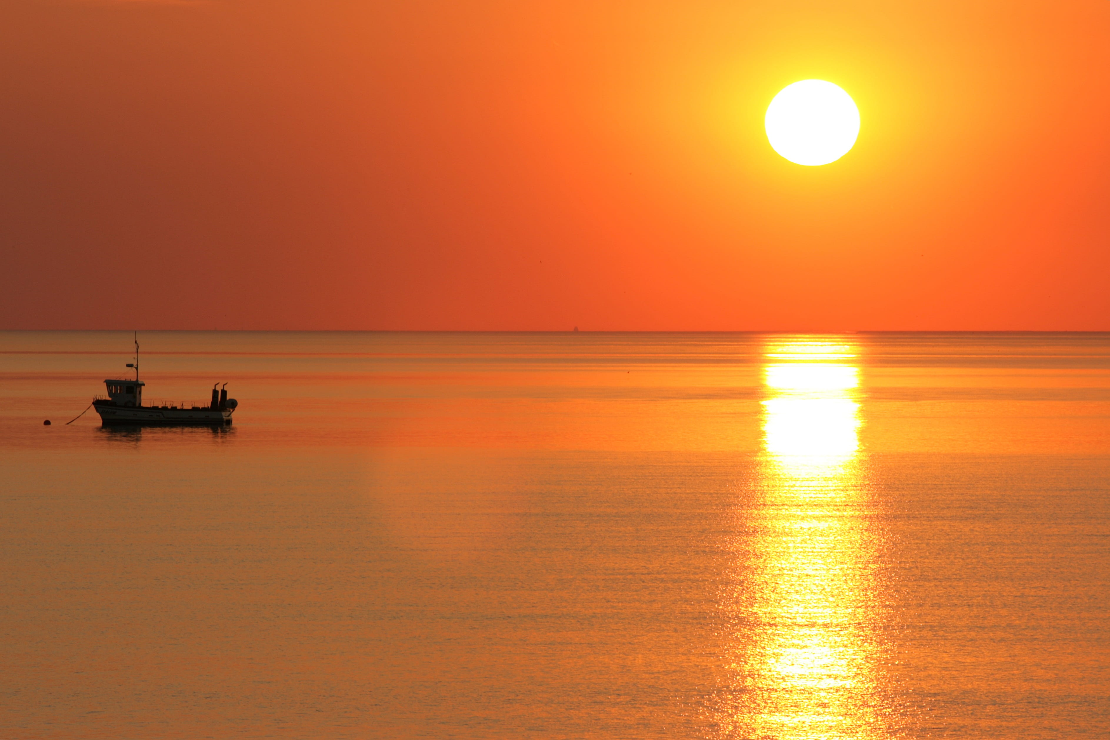 waterfront, sea, reflection, horizon, ocean, coast, beach, beauty in nature, sunset, tranquil scene, golden, summer, outdoors, red, sky, nature, sunlight, HD Wallpaper