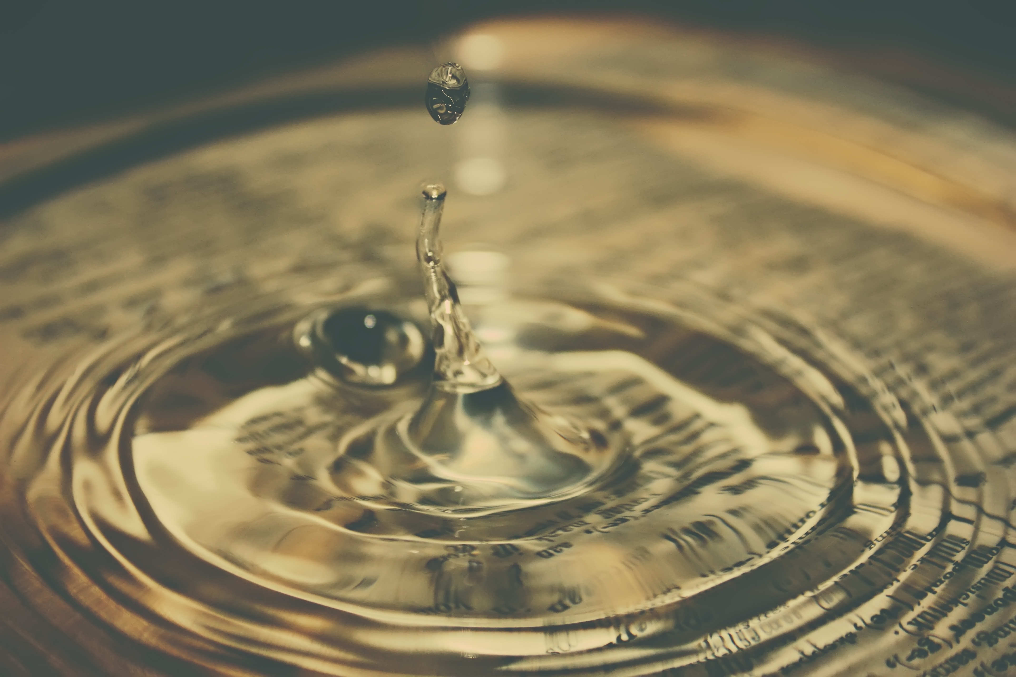 wet, liquid, ripple, backgrounds, 4K, text, falling, underwater, clean, drop, high-speed photography, abstract, full frame, water, purity, concentric, HD Wallpaper