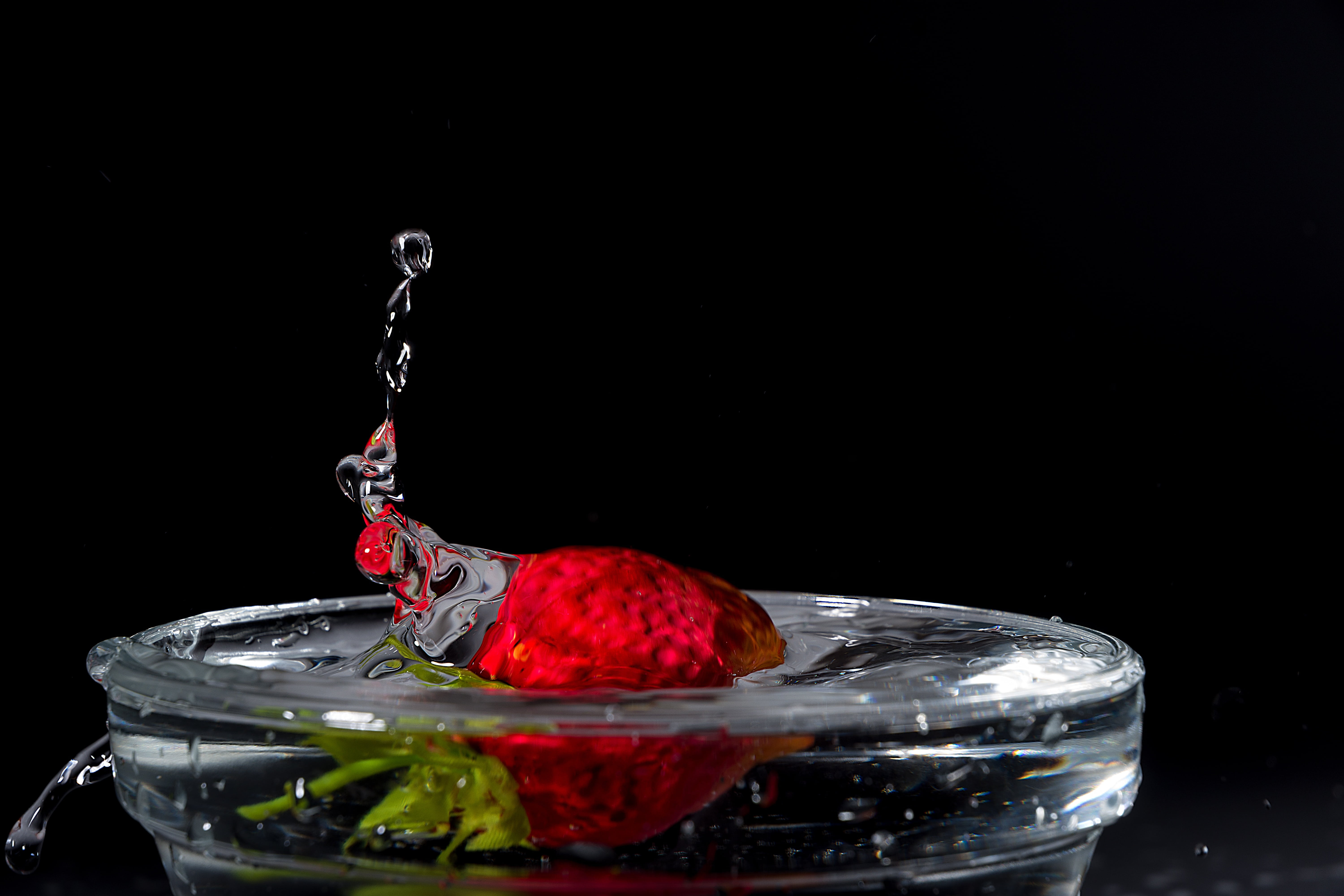 splash, no people, 5K, pouring, drop, glass, water, fruits, fruit, close-up, frisch, splashing, water splashes, refreshment, motion, food, drip, falling, HD Wallpaper