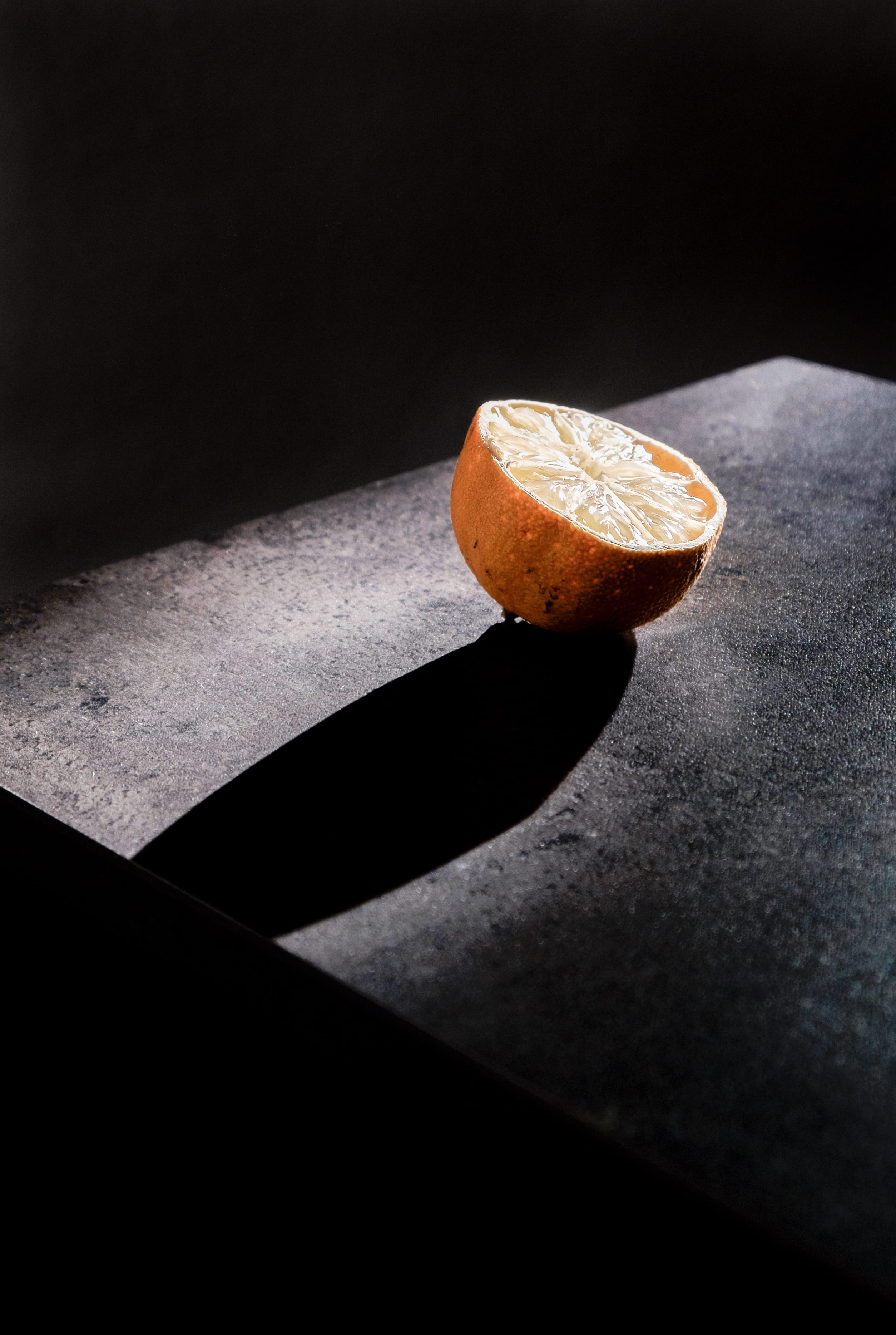 minimal, indoors, food and drink, orange - fruit, selective focus, citrus, citrus fruit, fruit, still life, simplistic, black Background, studio shot, healthy eating, Phone HD Wallpaper
