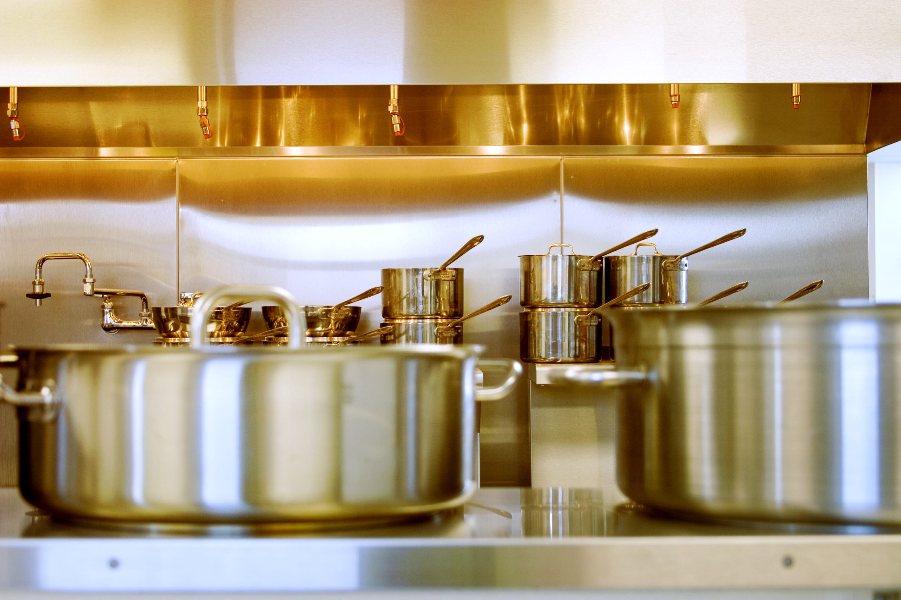 shelf, close-up, commercial kitchen, cooking pan, domestic room, cooking, two, home, indoors, kitchen, metal, cookwares, food, domestic kitchen, stainless steel, HD Wallpaper