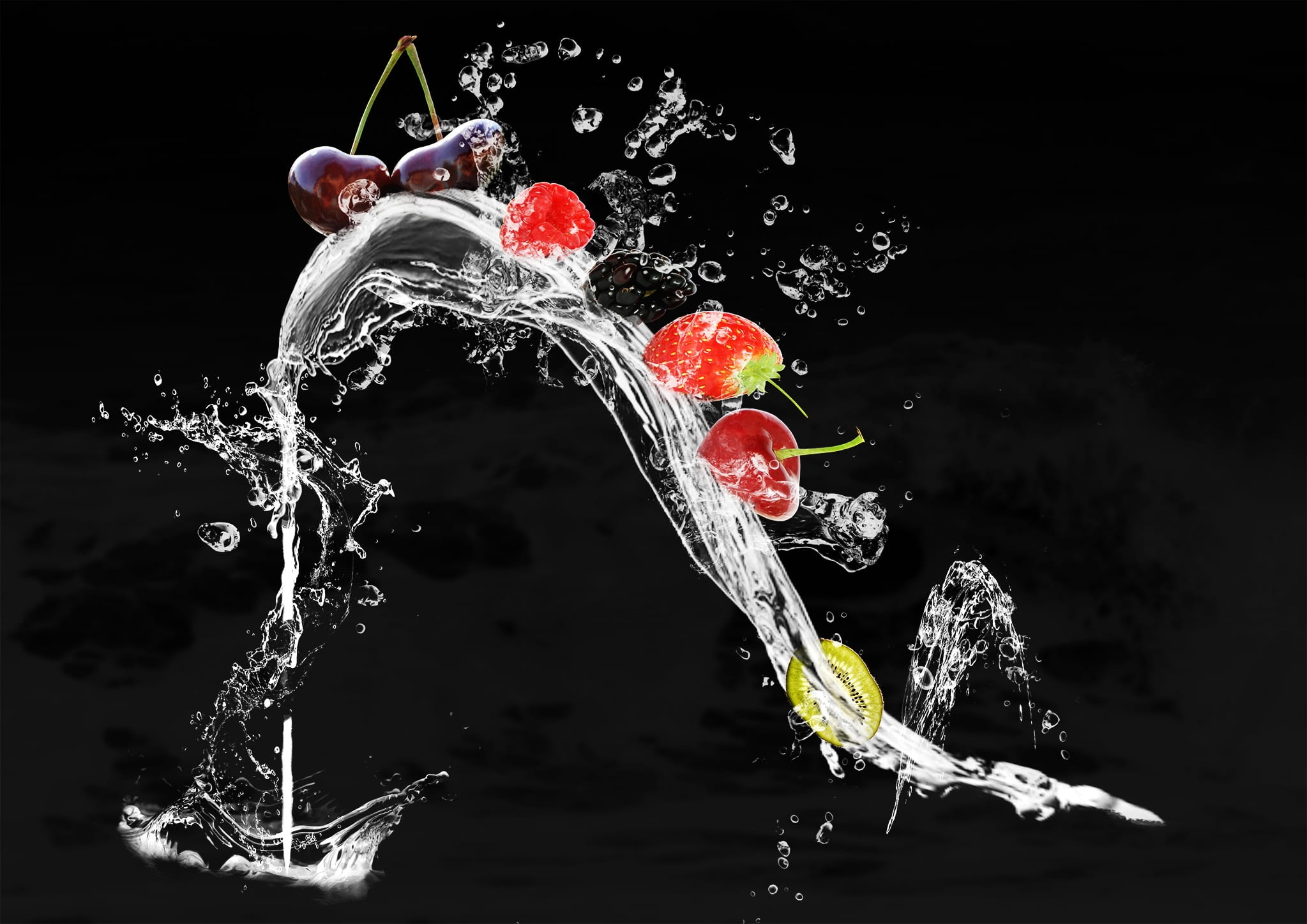 close-up, splashing, drip, indoors, bio, strawberry, refreshment, creativity, kiwi, slice kiwi, purity, vitamins, raspberry, blow, nature, food and drink, HD Wallpaper