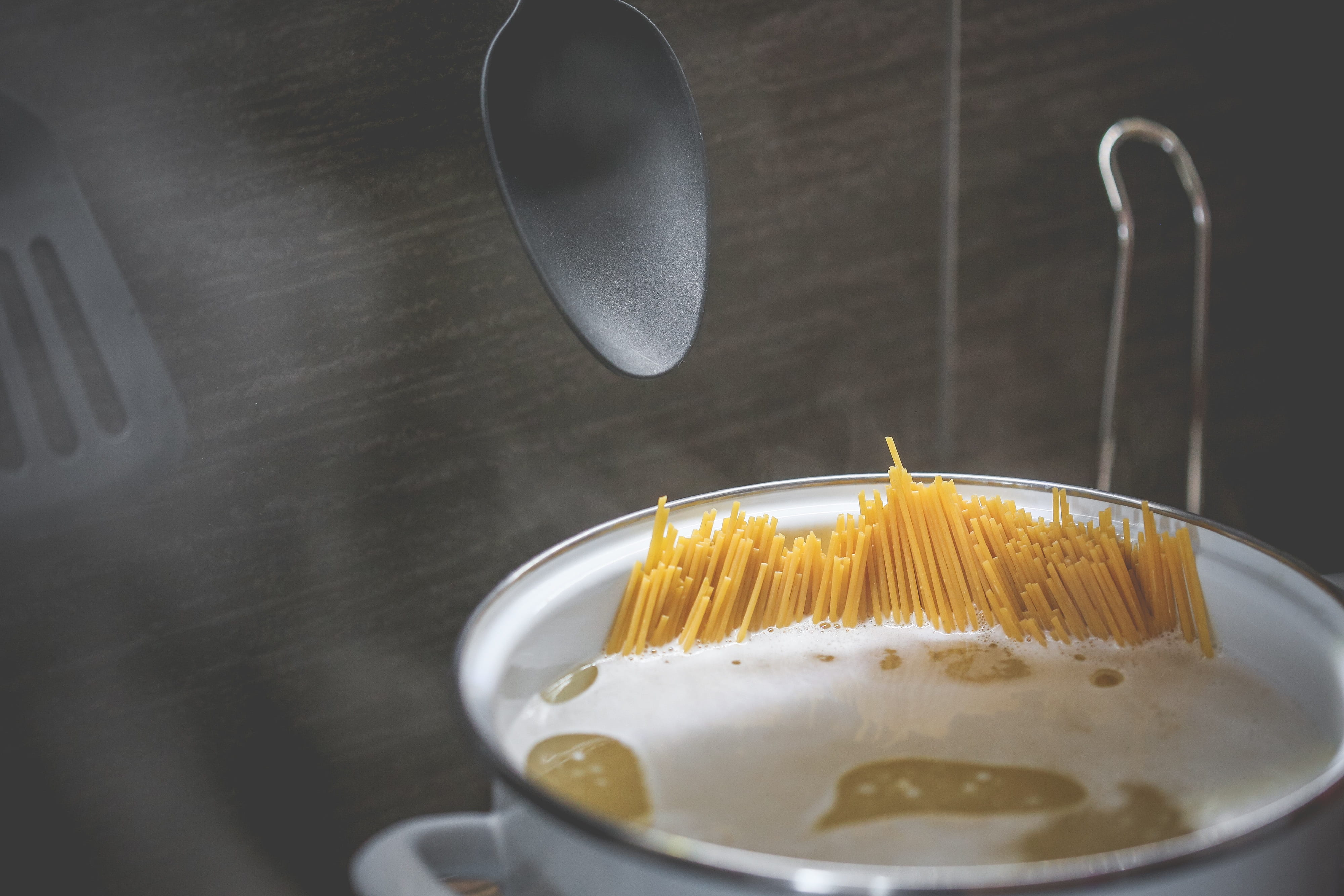 boil, steam, water, preparing food, foodie, bake, kitchen utensil, freshness, italian food, cookware, no people, plate, temptation, table, close-up, white, HD Wallpaper