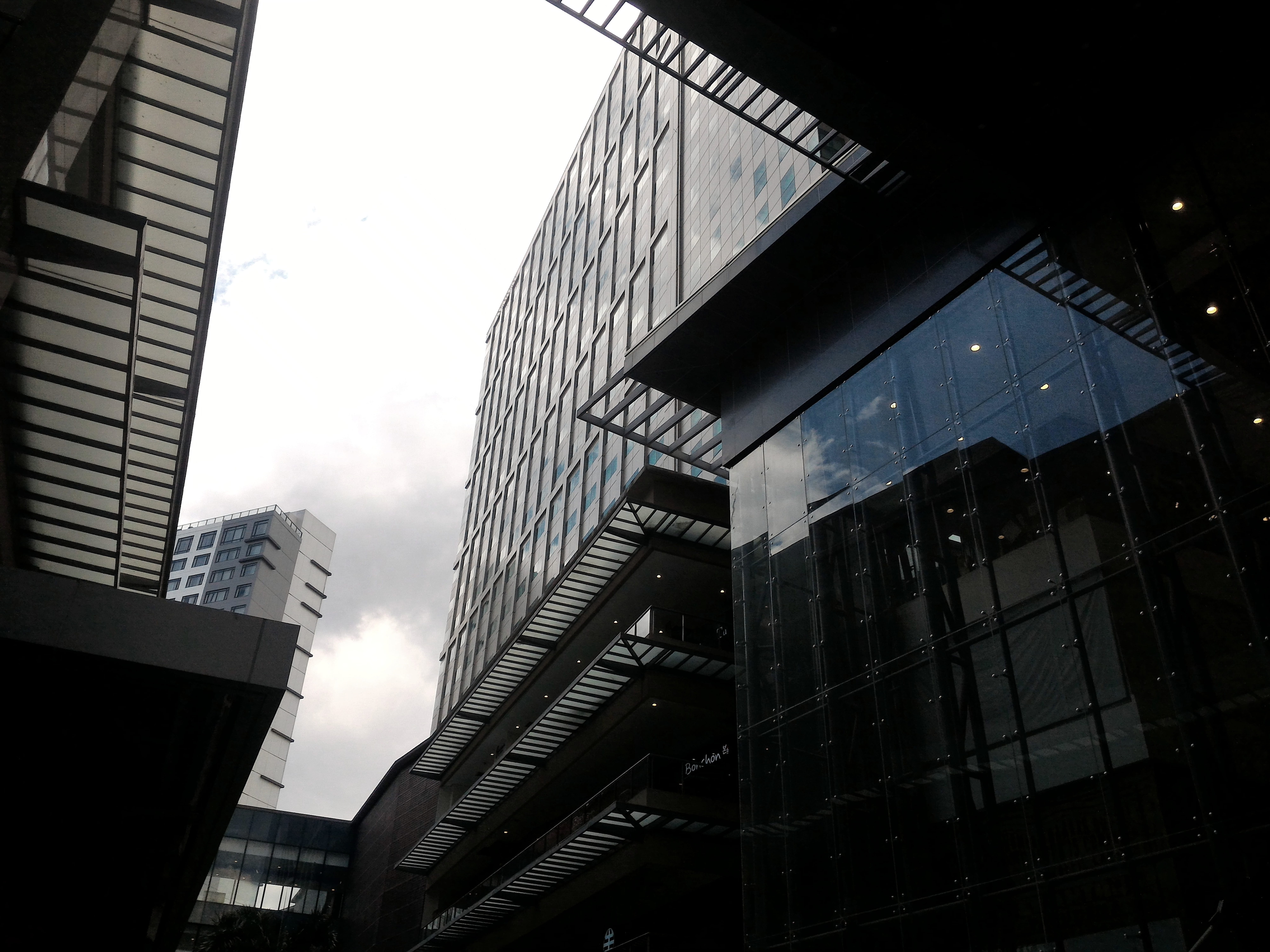 financial district, outdoors, office building exterior, ayala, 8K, ph, office, city, quezon city, sky, architecture, low angle view, building, nature, HD Wallpaper