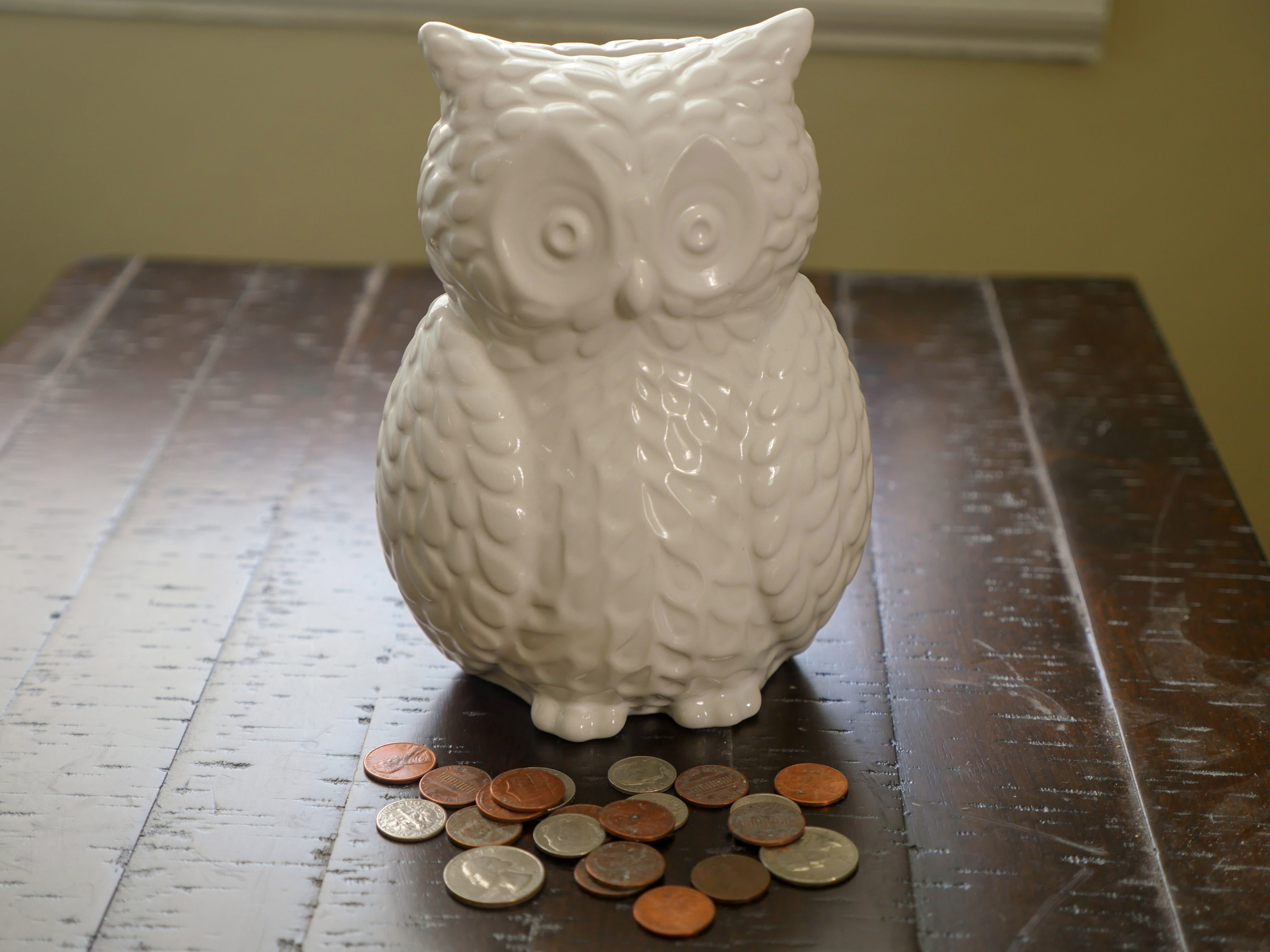 assortment, wood - material, coins, overview, close-up, dimes, pottery, piggybank, still life, 4K, coin, savings, indoors, bird, object, hand, craft, wood, HD Wallpaper
