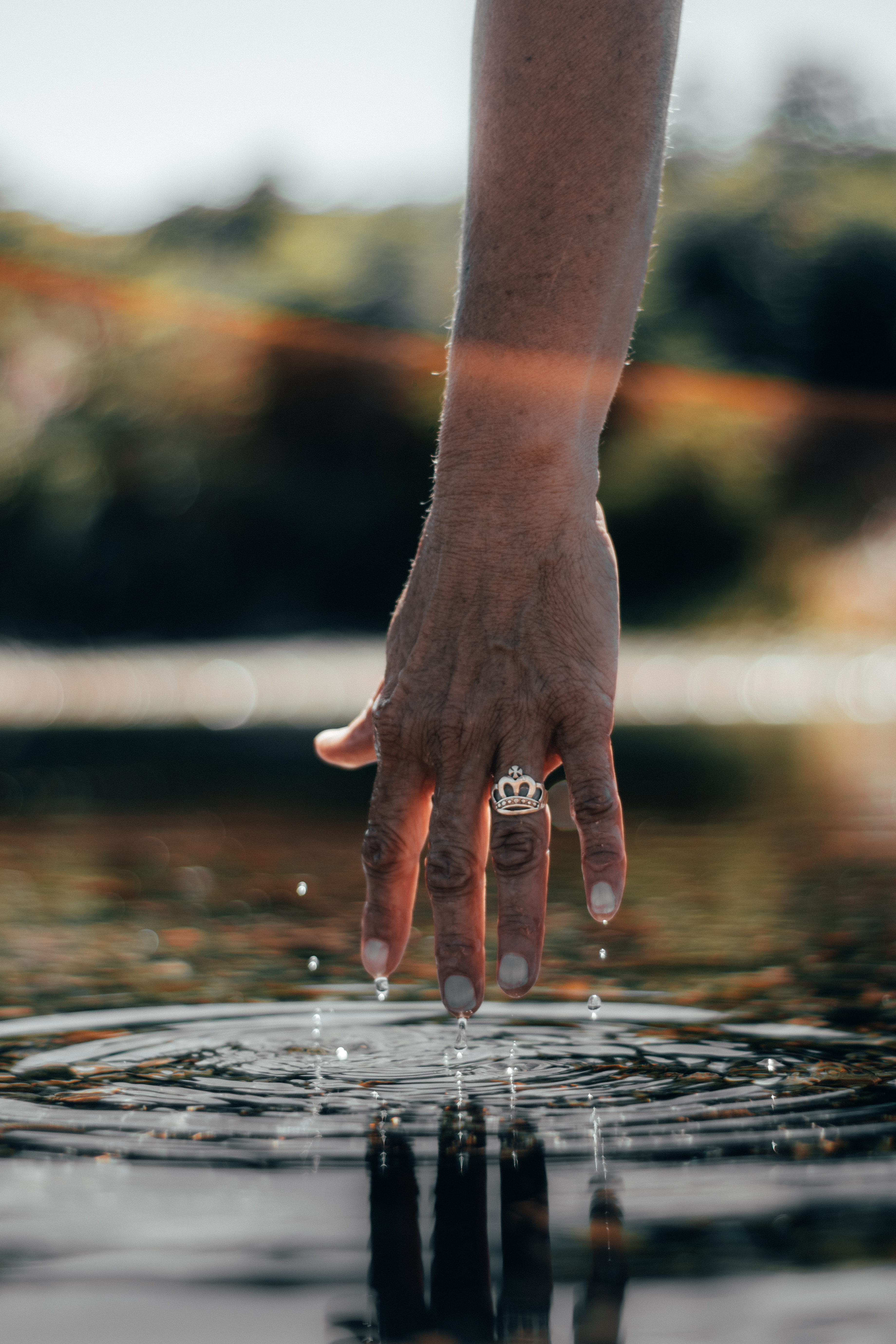 droplet, person, men, human foot, body part, money, rippled, one person, human hand, lake, toe, colored, holding hands, day, outdoors, finger, hole, crown, Phone HD Wallpaper