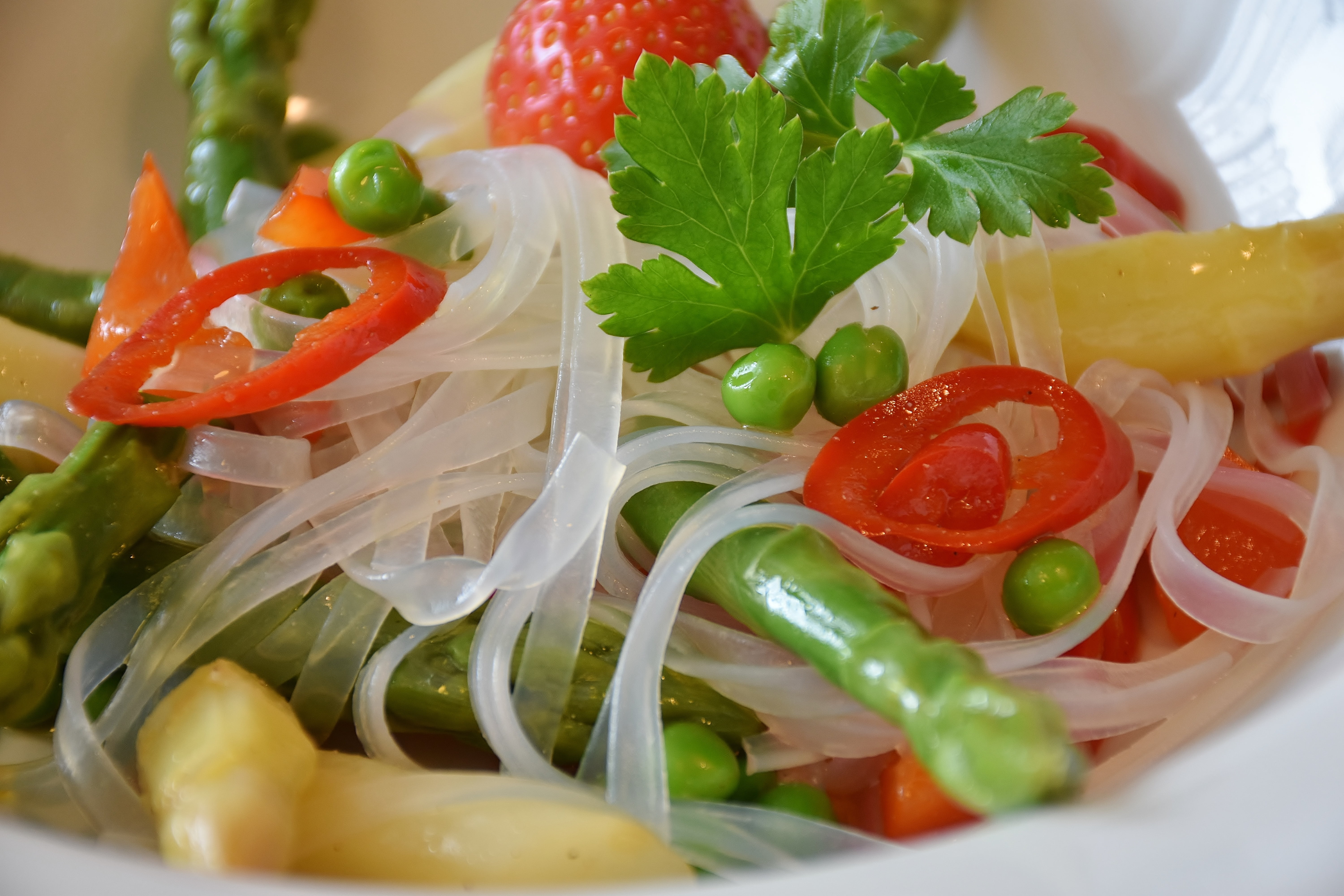 plate, carbohydrates, nutrition, white, selective focus, cook, tasty, meal, still life, no people, peas, pepper, indoors, wellbeing, food, noodles, kitchen, HD Wallpaper