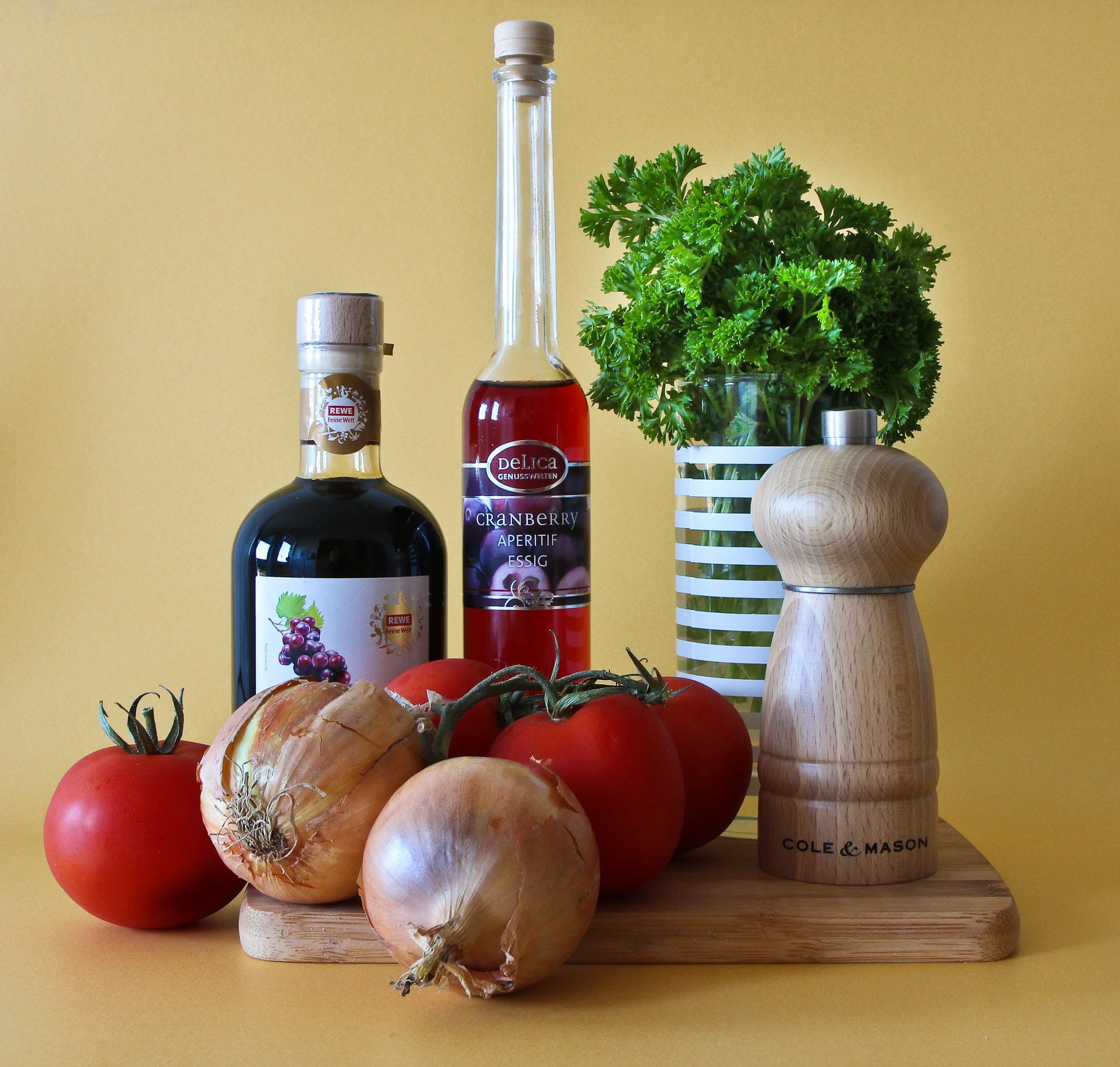spice, onions, vinegar, still life, 1080P, ingredient, vegetable, tomatoes, healthy eating, petersilie, eat, choice, onion, vegetables, indoors, herb, HD Wallpaper
