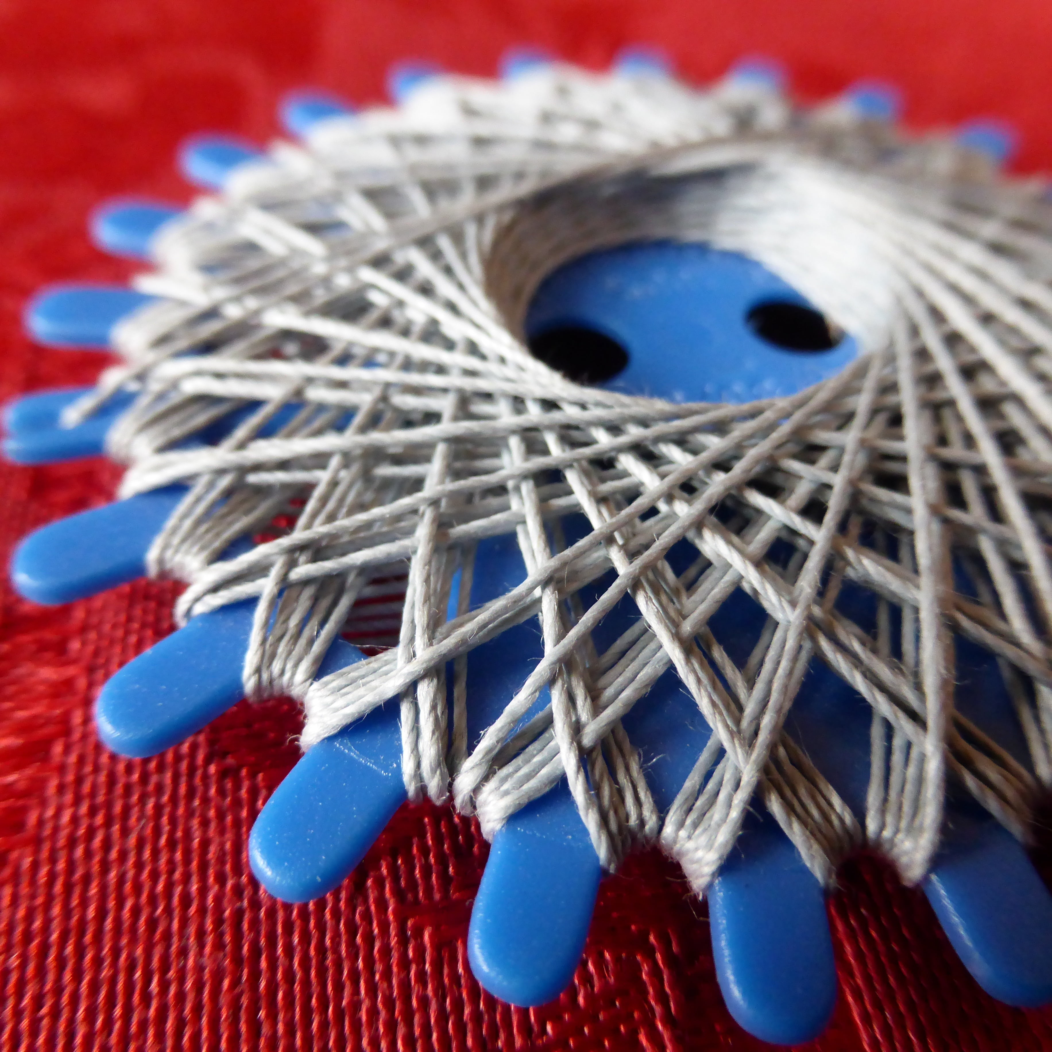 coiled, colored background, studio shot, sewing thread, close-up, blue, large group of objects, sew, art and craft, handarbeiten, metal, red, 2K, craft, Phone HD Wallpaper