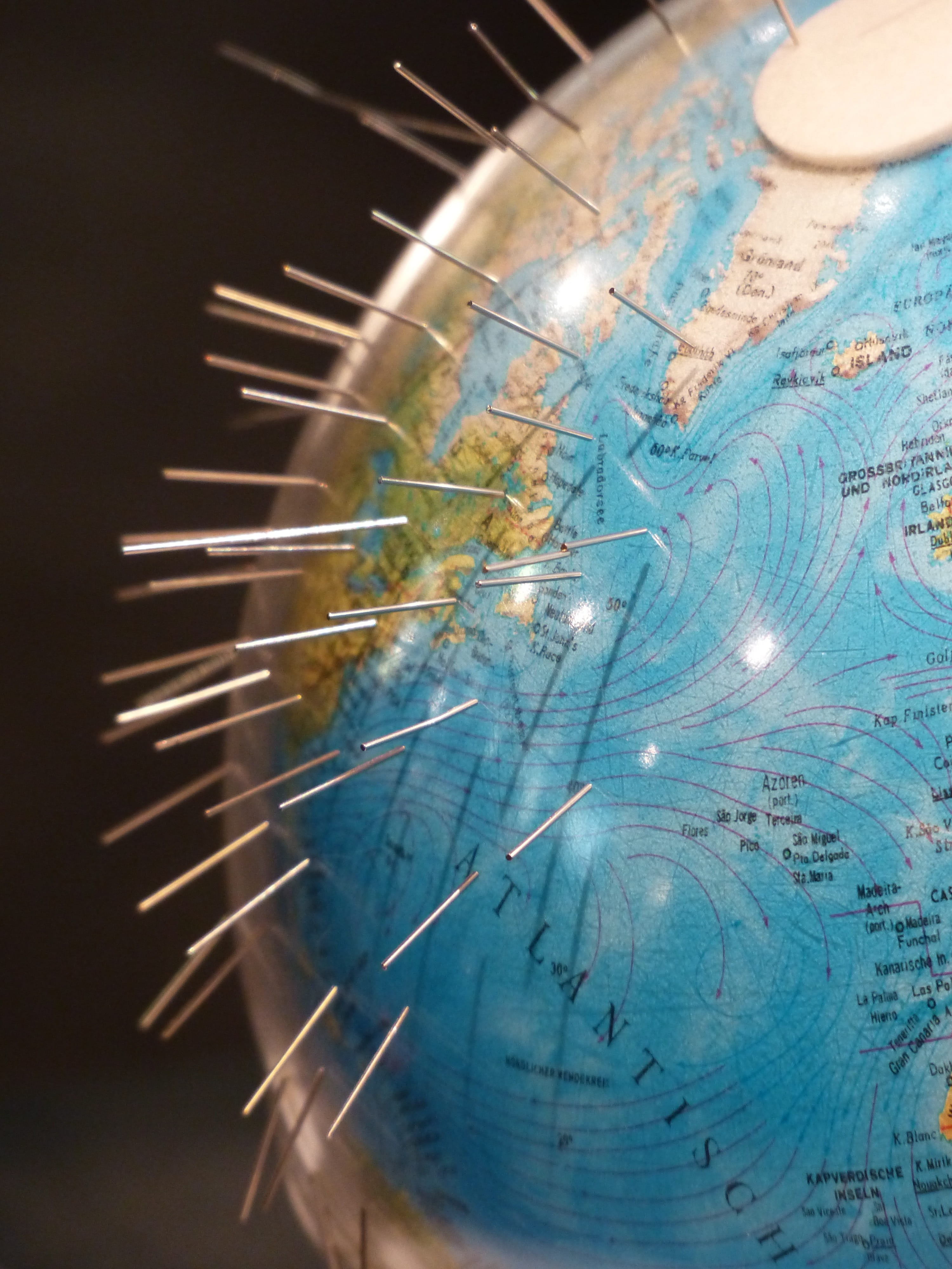 technology, direction, accuracy, pattern, close-up, globe, nature, pole, south pole, straight pin, space, indoors, guidance, blue, steel pins, illuminated, Phone HD Wallpaper