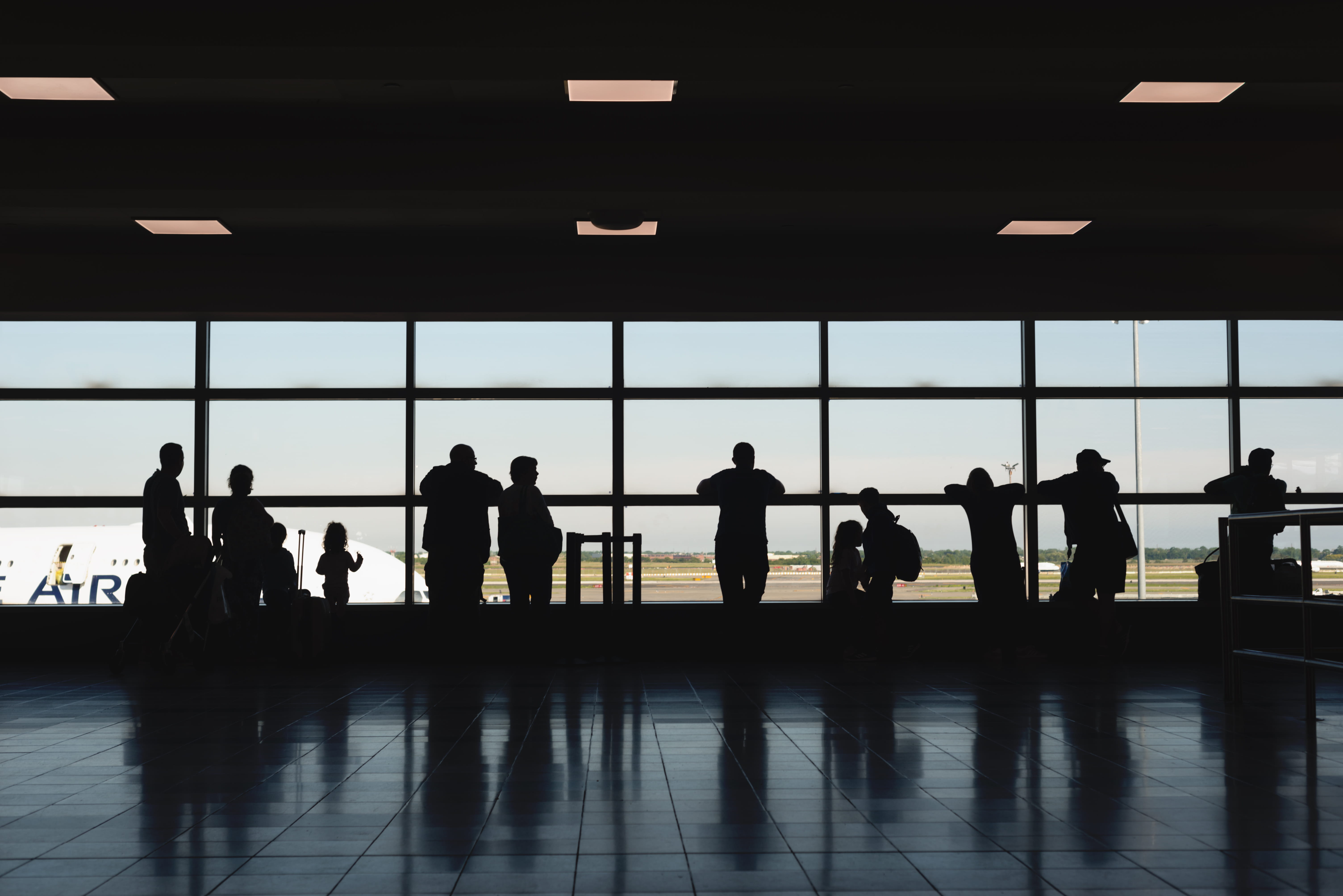 glass - material, reflection, group, adult, real people, terminal, ceiling, planes, fly, women, window, passenger, group of people, waiting, flooring, silhouette, HD Wallpaper