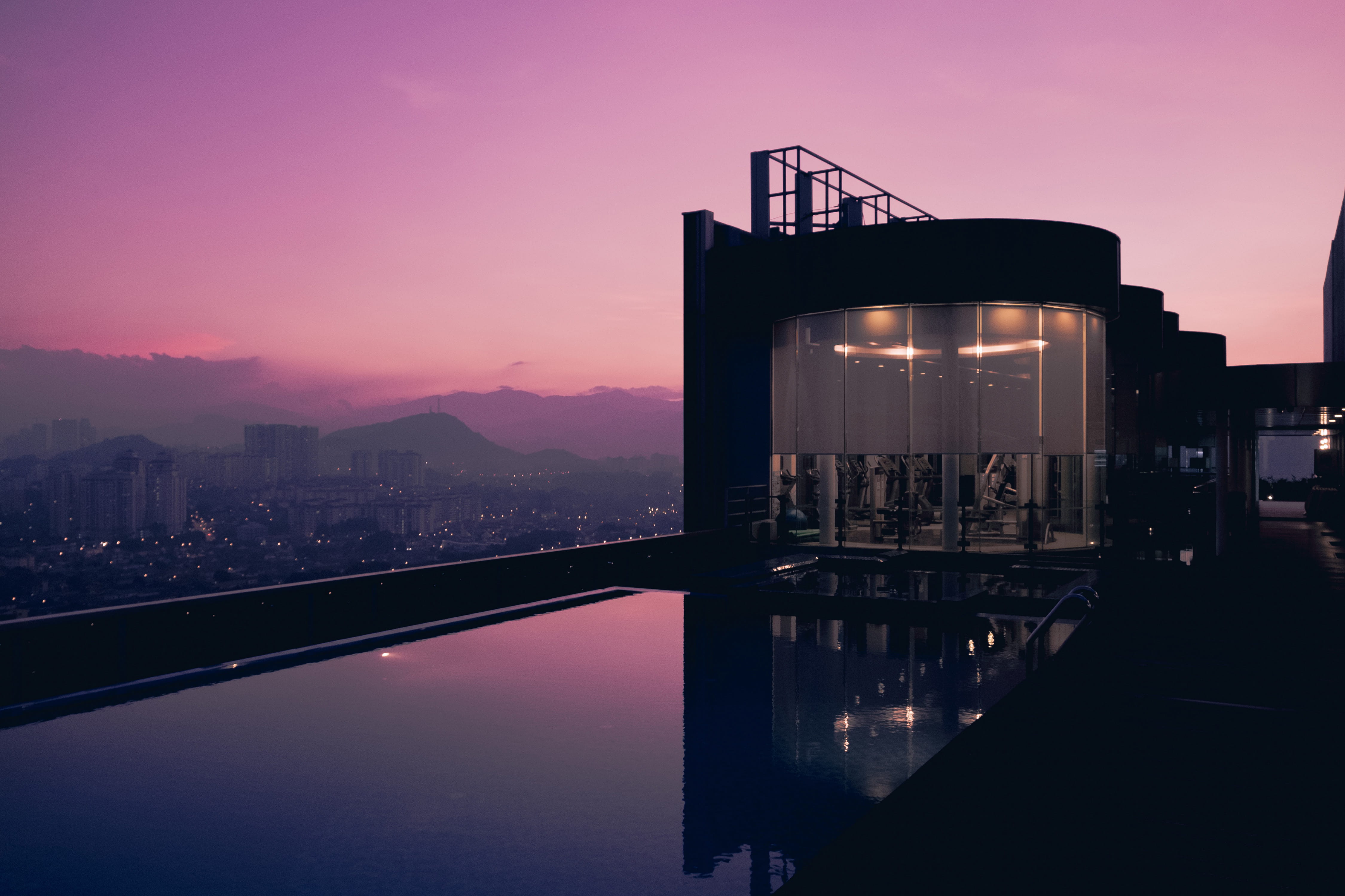 travel destinations, swimming pool, building Exterior, cityscape, sky, Rooftop, water, reflection, architecture, urban Scene, swimming, 4K, nature, no people, HD Wallpaper