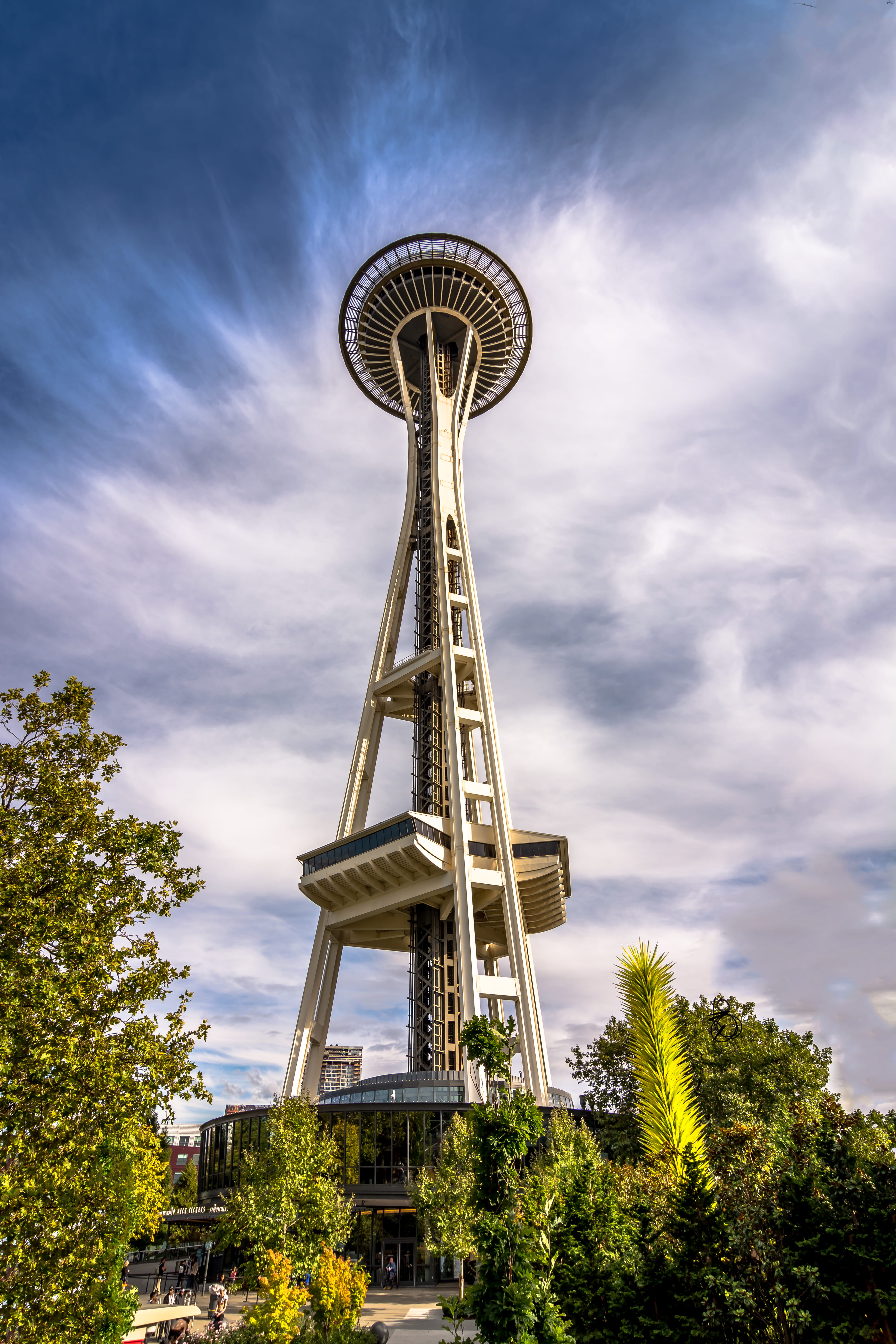 skyscraper, culture, outdoors, angle, building, needle, travel, arquitectrura, shot, low, built structure, low angle view, cloud - sky, day, tree, landmark, Phone HD Wallpaper