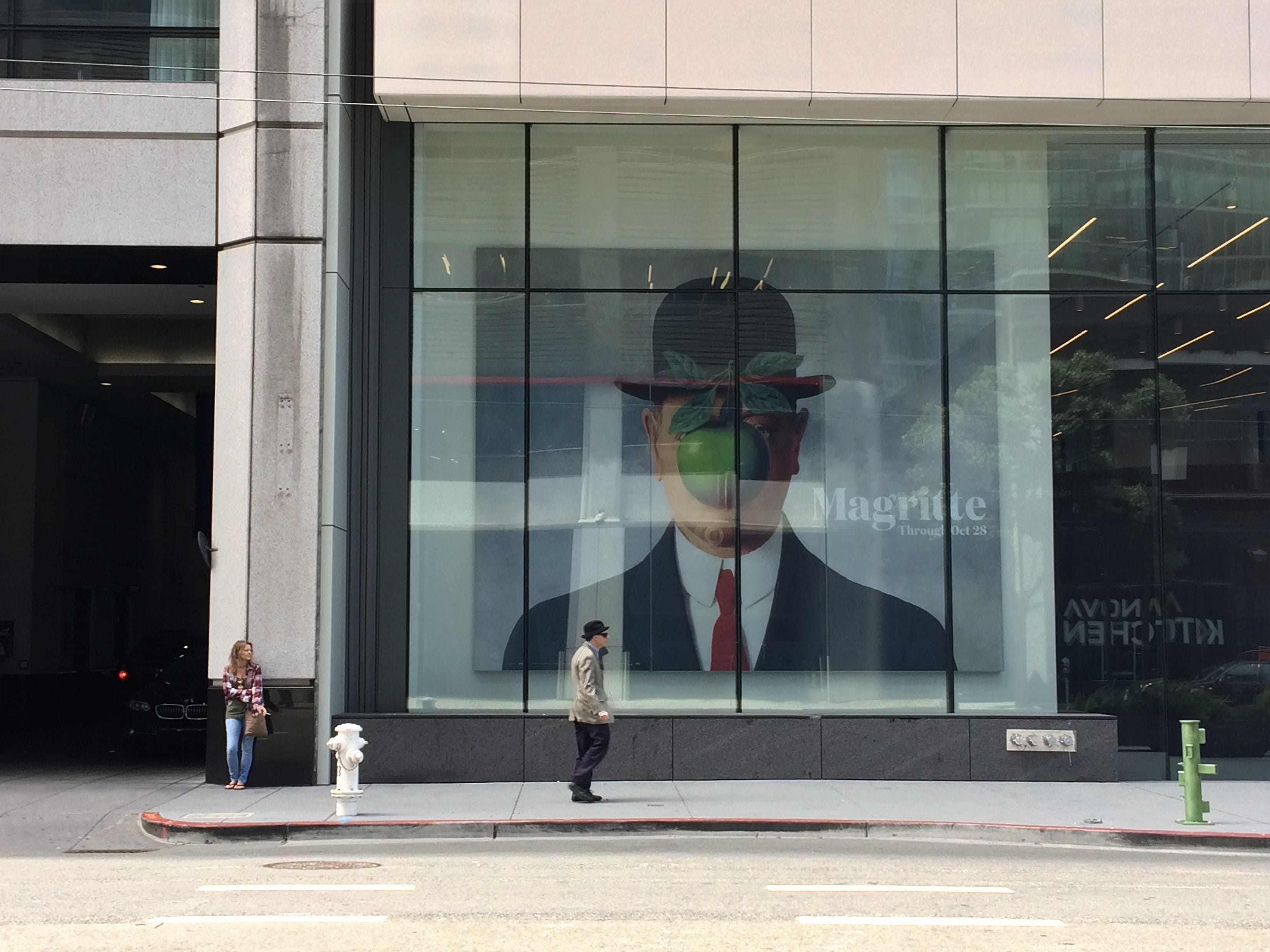 outdoors, street art, full length, glass - material, hat, 676 howard st, hats, women, pedestrian, modern art, walking, museum of modern art, men, building exterior, HD Wallpaper