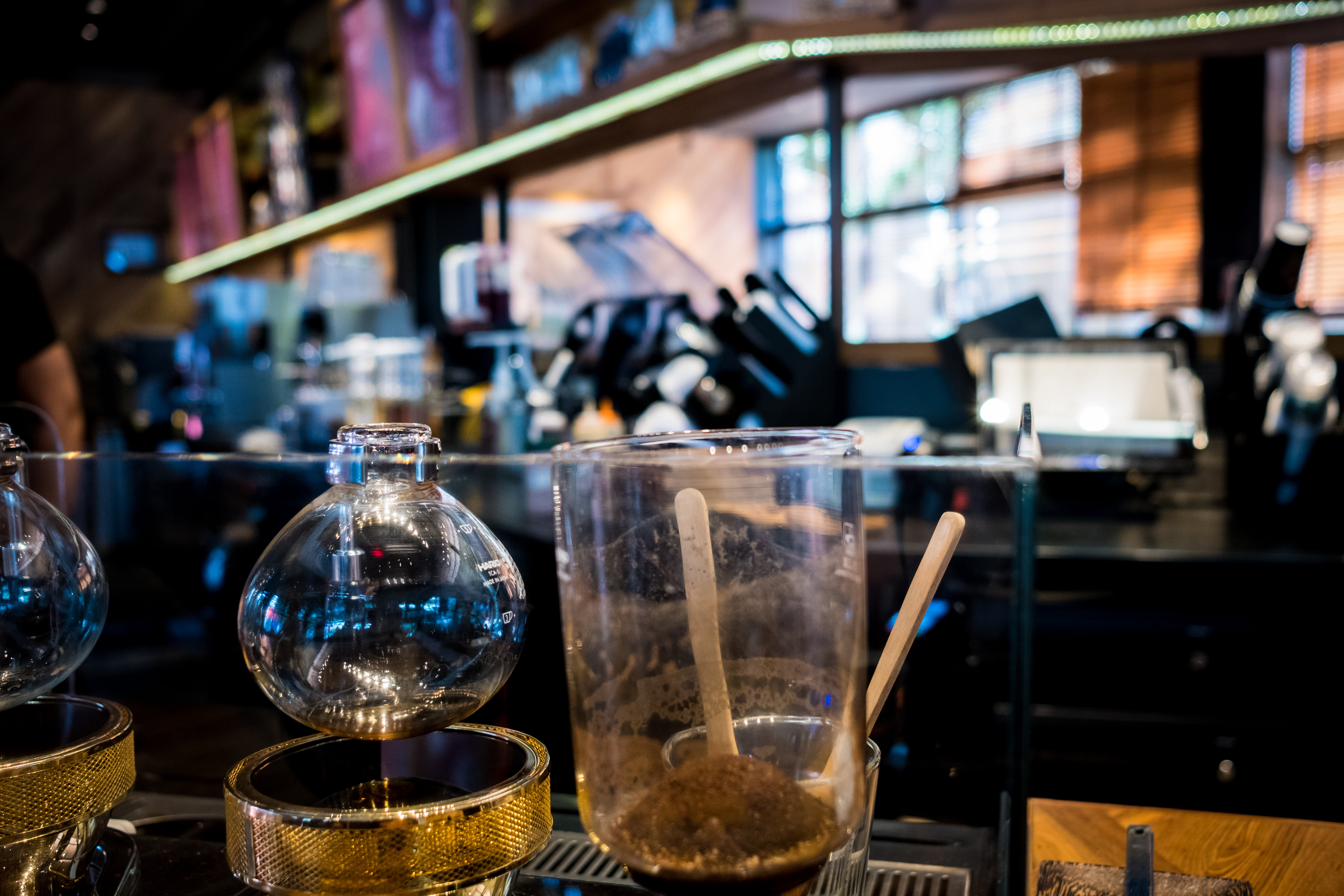 drink, business, bar - drink establishment, bar counter, no people, table, drinking glass, Cambodia, refreshment, glass - material, glass, transparent, HD Wallpaper