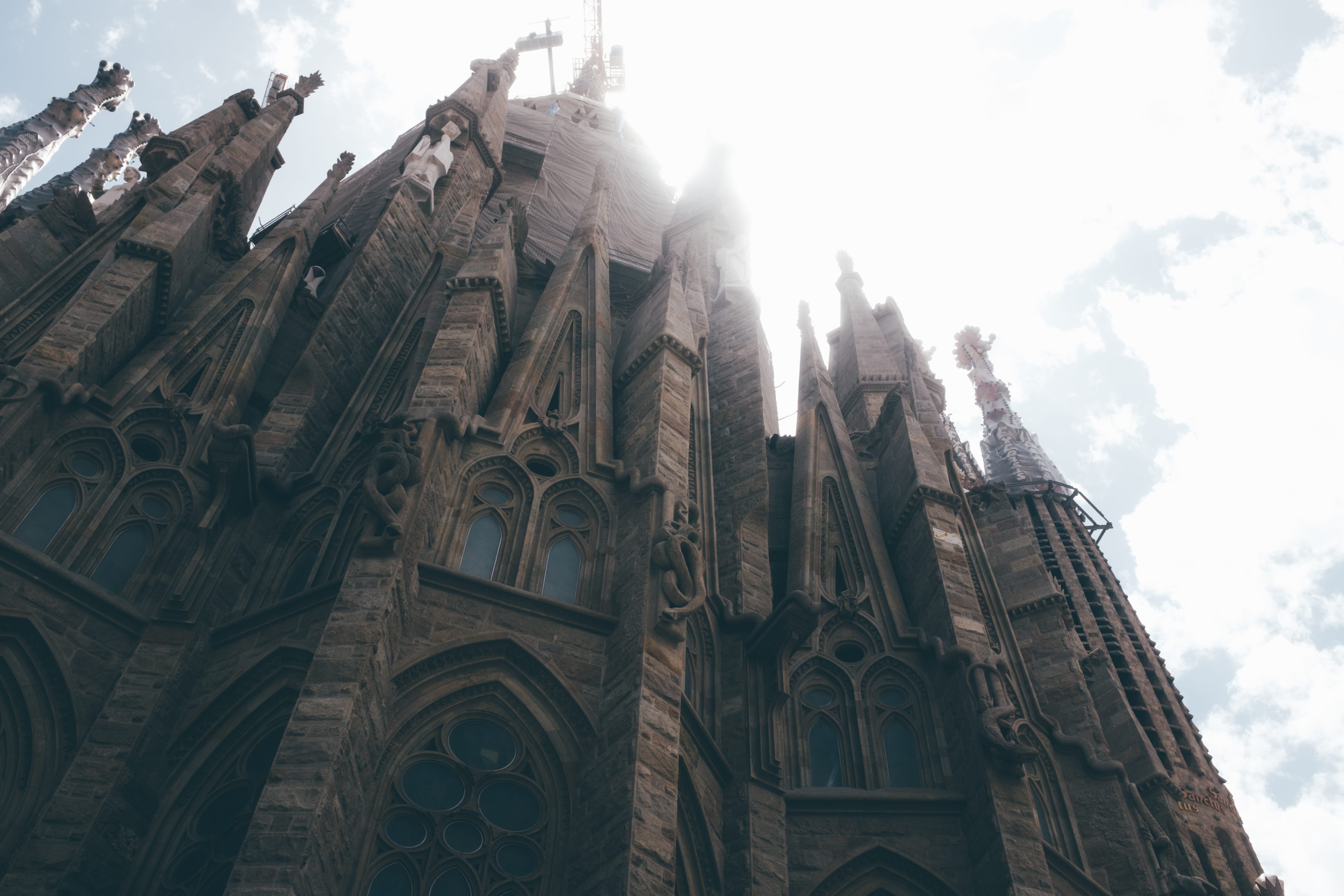 barcelona, history, low angle view, 4K, gothic style, religion, no people, outdoors, built structure, the past, spirituality, sagrada familia, building exterior, HD Wallpaper