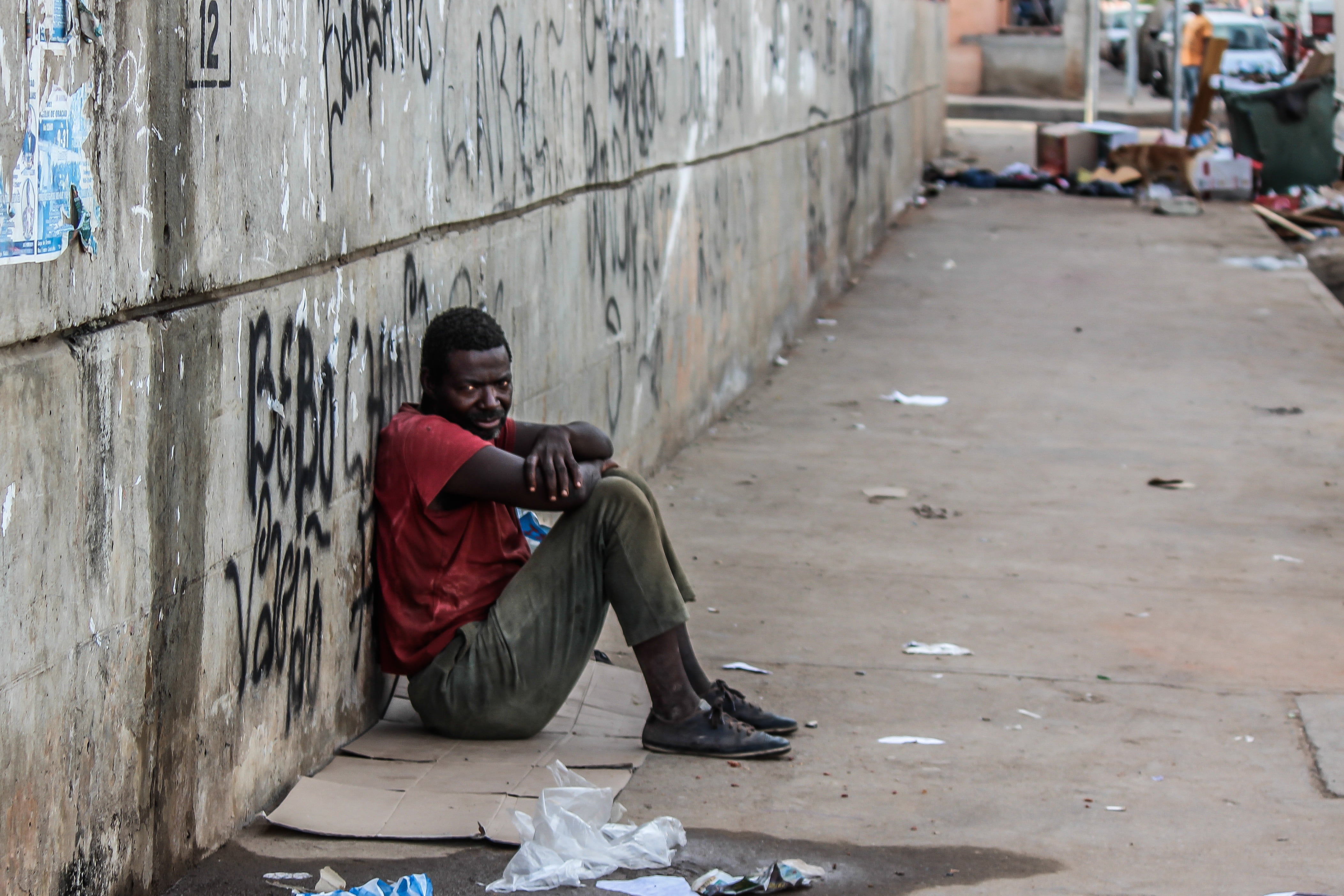 despair, built structure, casual clothing, luanda, culture, men, pants, red, hopelessness, lifestyles, grey, misery, urban Scene, architecture, relaxation, HD Wallpaper
