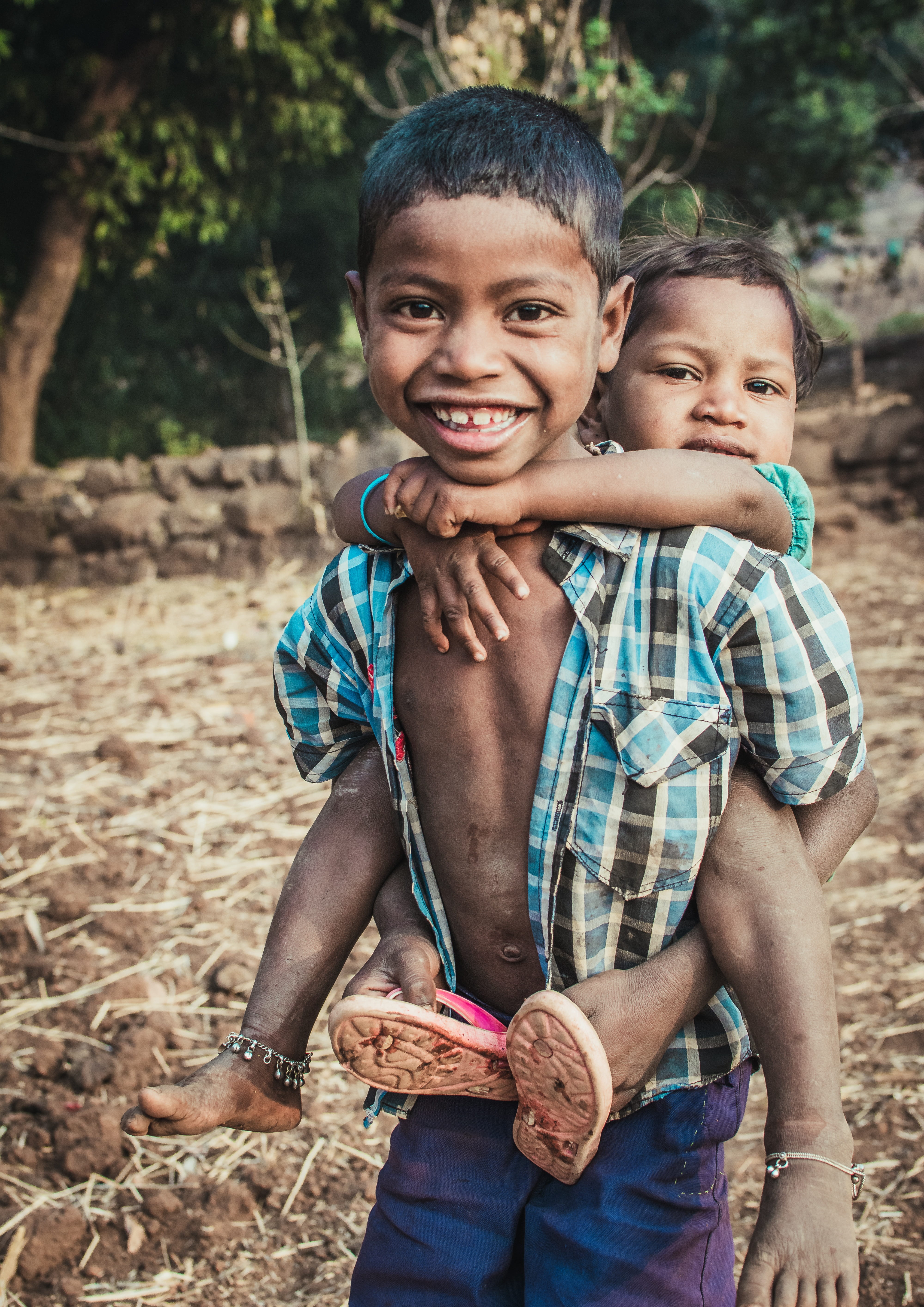 family, positive, happiness, two people, hope, real people, smiling, boy, smile, help, boys, outdoors, outdoor, asia, 5K, india, memories, land, field, Phone HD Wallpaper