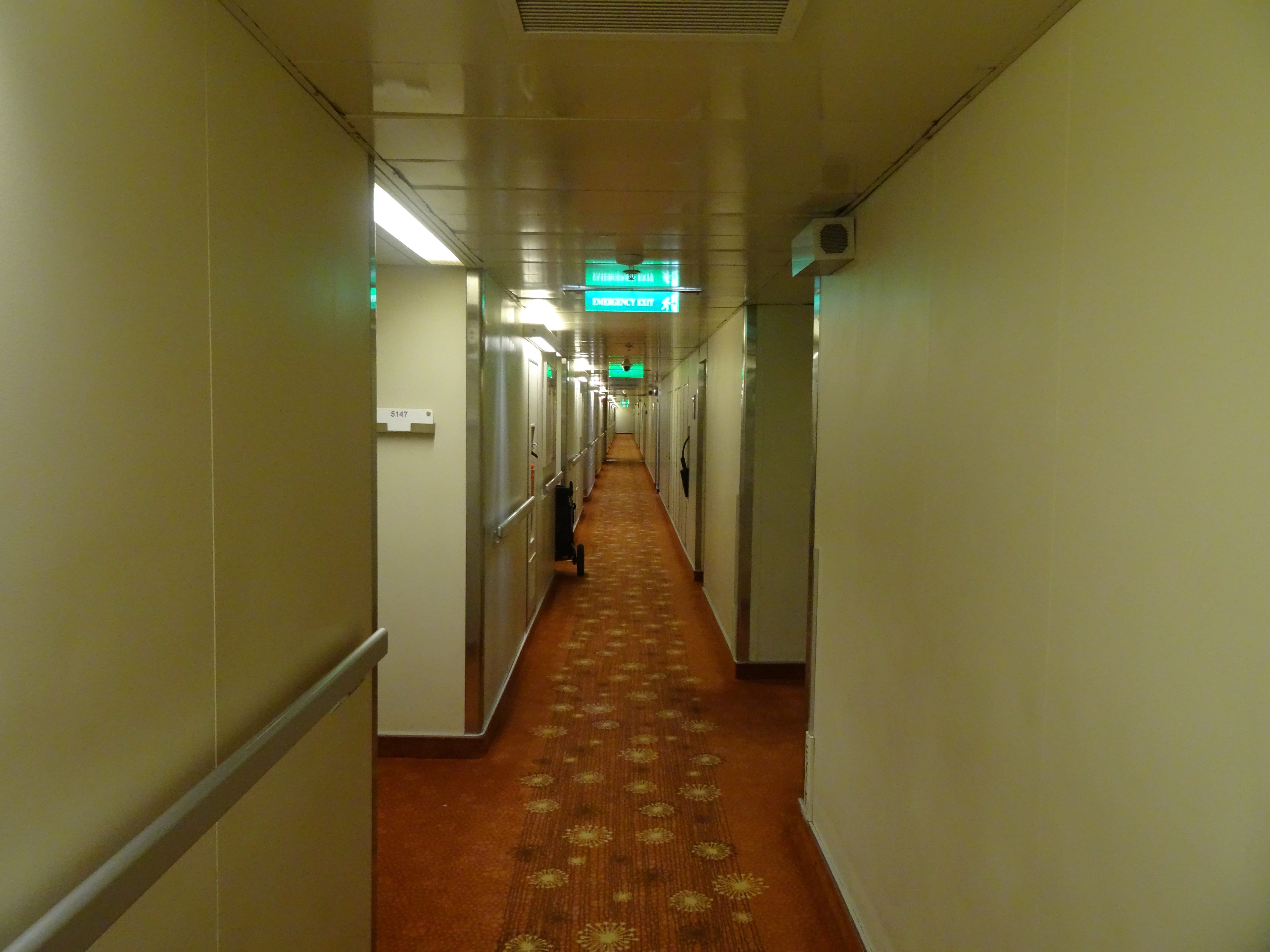 light, perspective, flooring, 5K, the way forward, no people, built structure, hall, indoors, Hallway, illuminated, direction, white, Corridor, hotel, HD Wallpaper