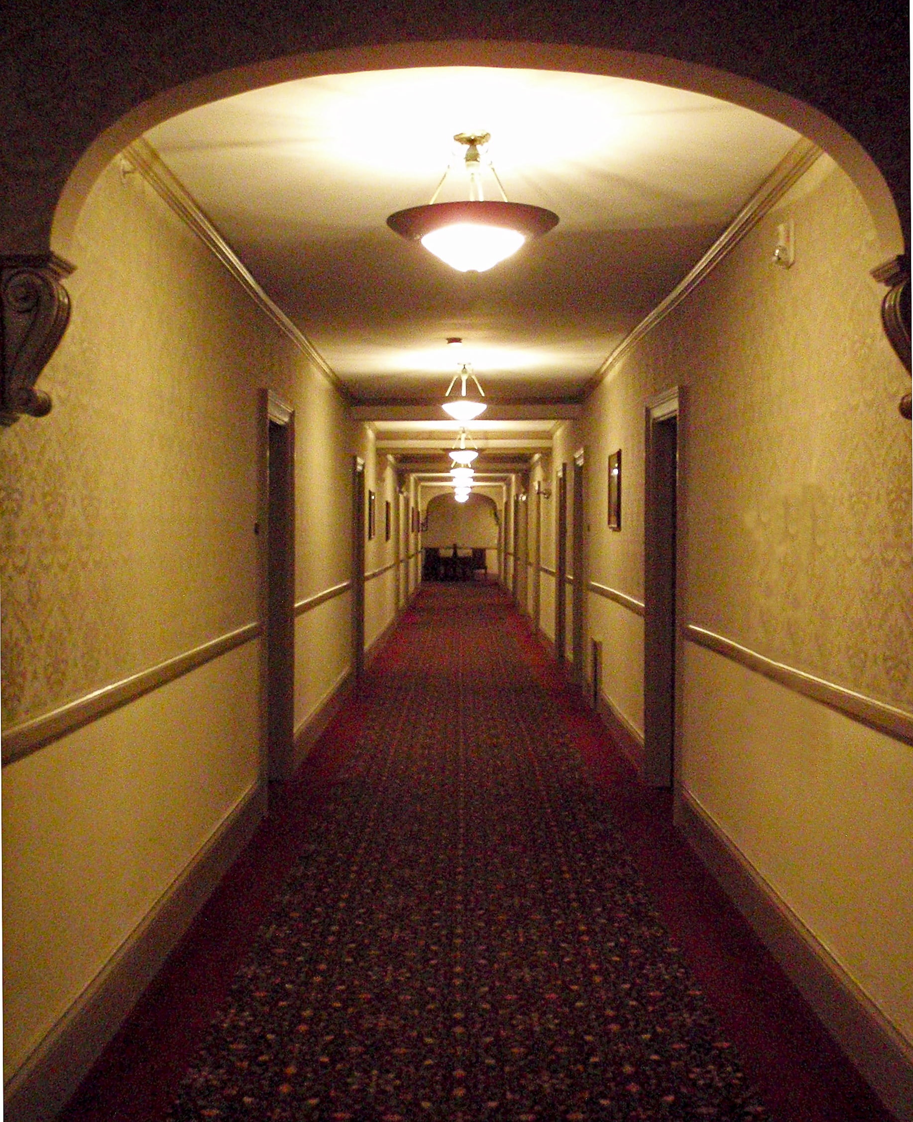 architecture, corridor, 1080P, building, near, dark, indoors, lighting equipment, light, built structure, vanishing point, ceiling, illuminated, passage, Phone HD Wallpaper