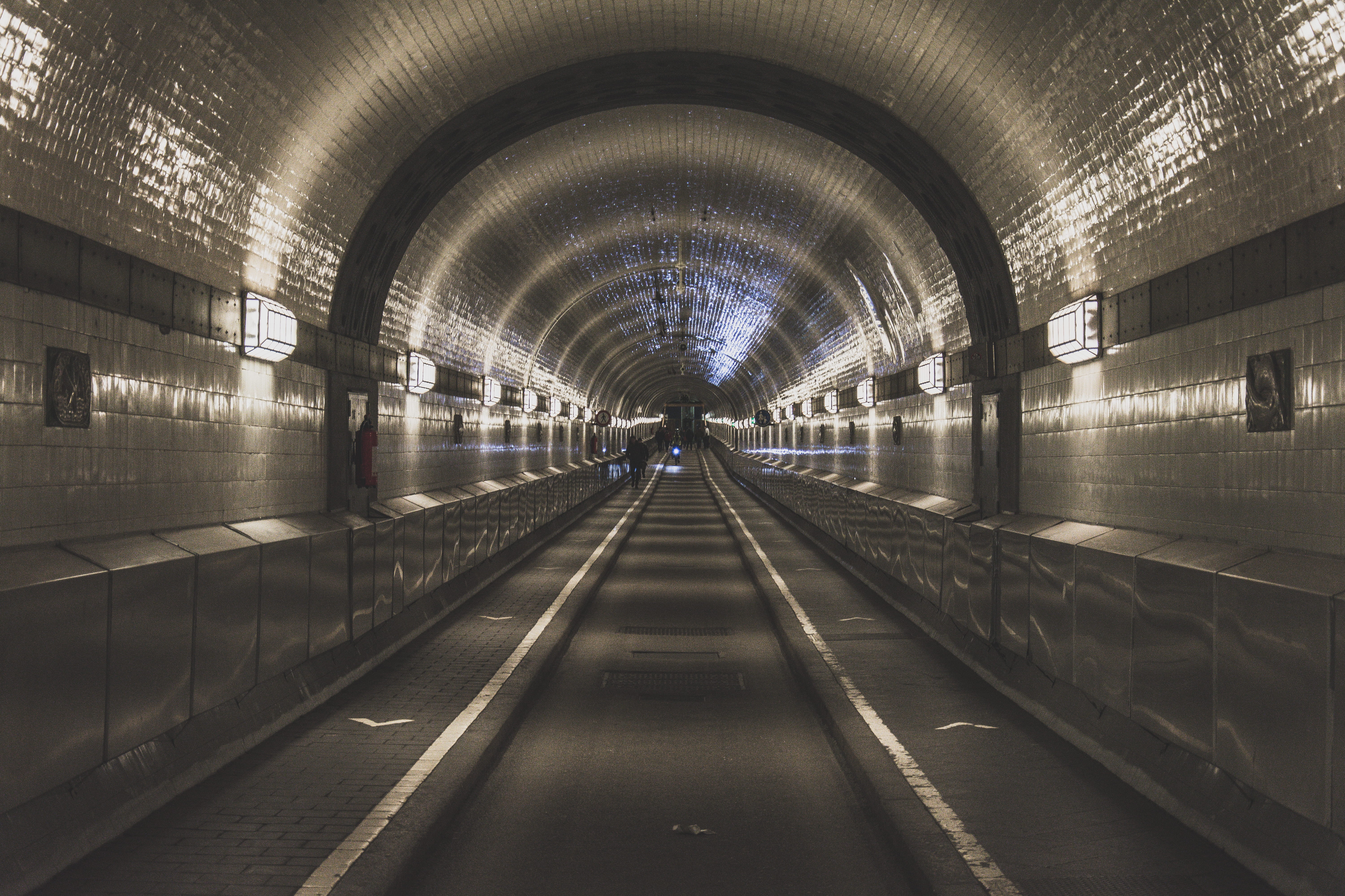 ceiling, no people, germany, elbe, underpass, empty, connection, illuminated, public transportation, subway, hamburg, 5K, direction, footpath, HD Wallpaper