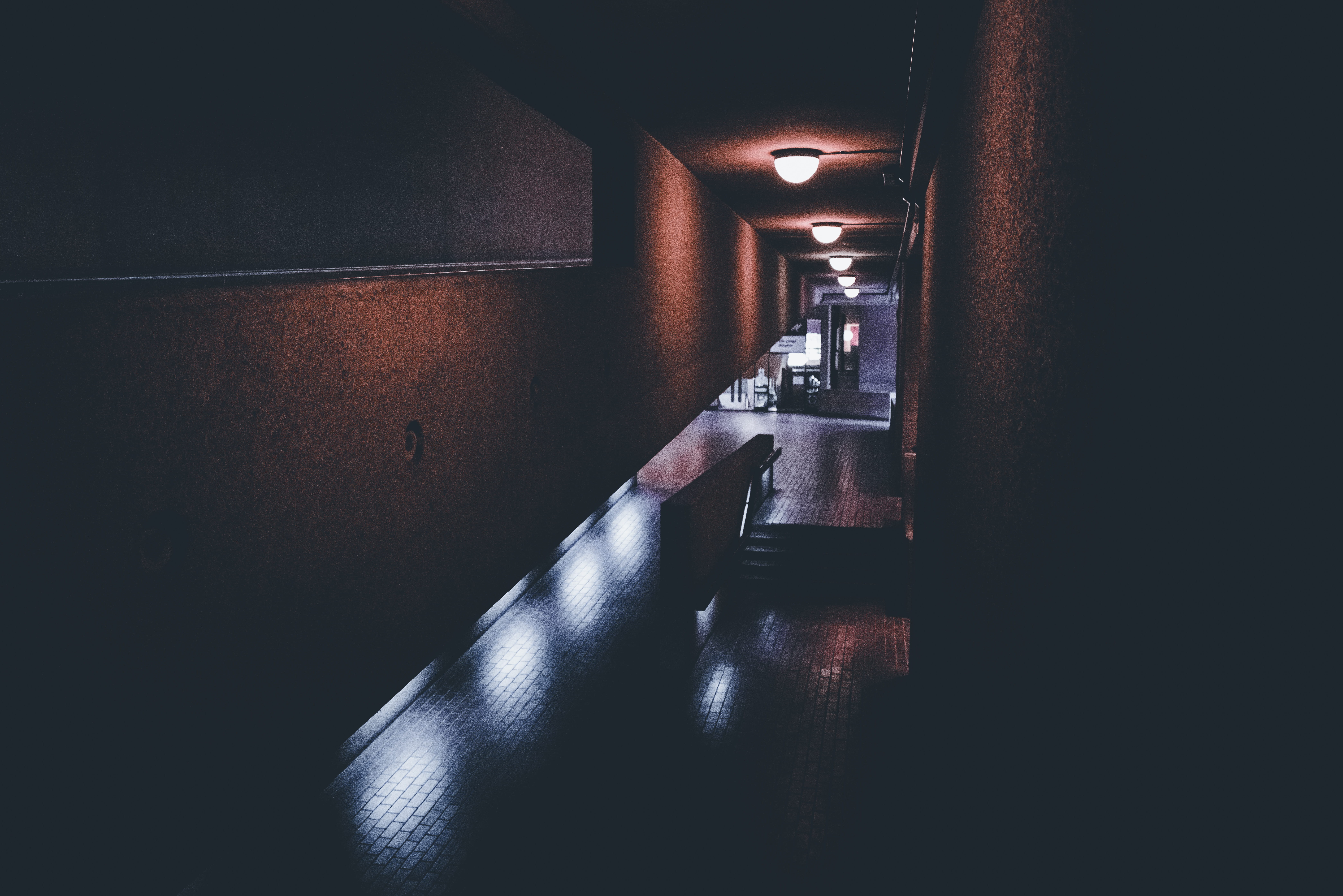 dark, built structure, human body part, architecture, 8K, one person, barbican, tunnel, light, holding, indoors, barbican centre, floor, london, brutalism, HD Wallpaper